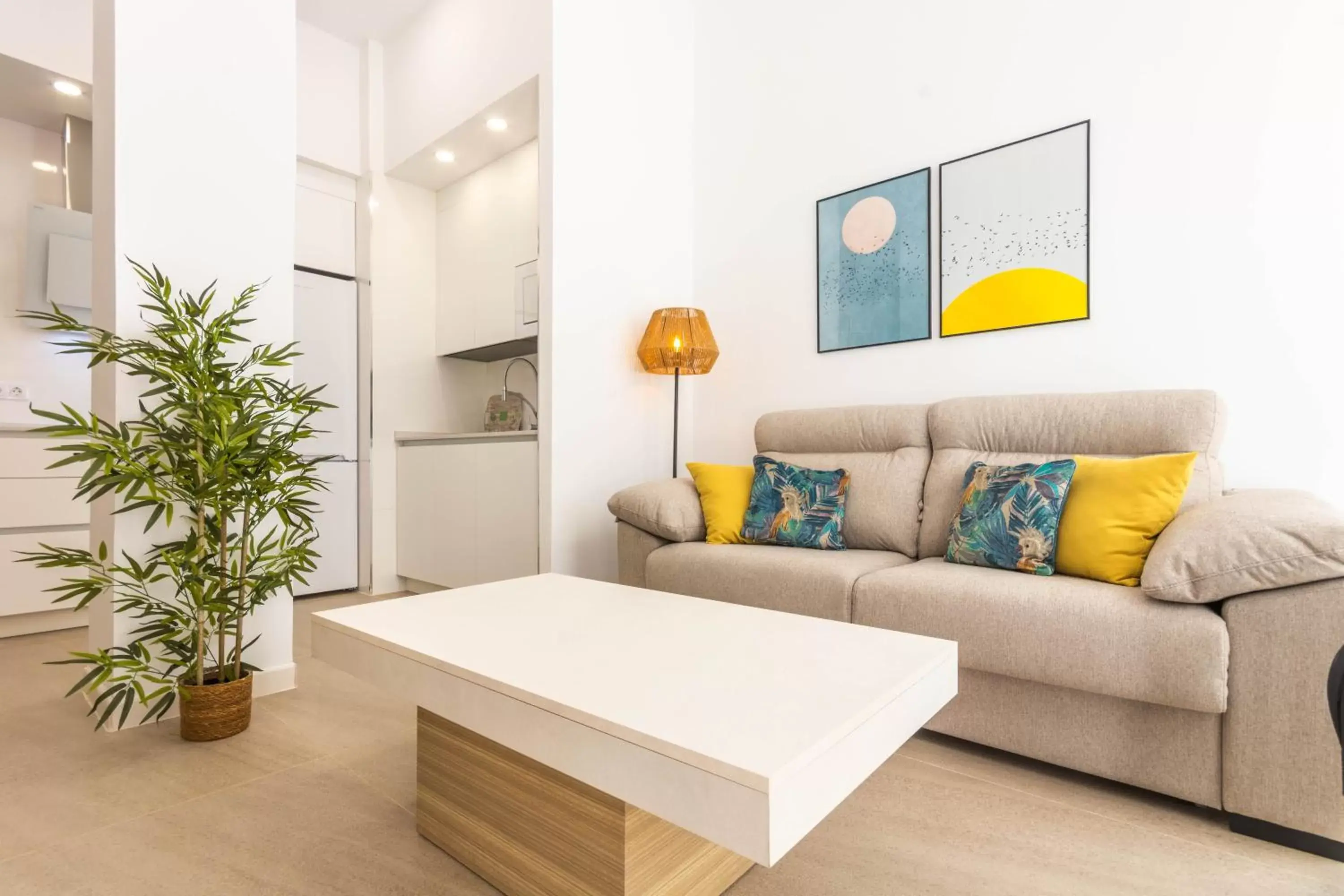 Kitchen or kitchenette, Seating Area in Apartamentos Alnatur