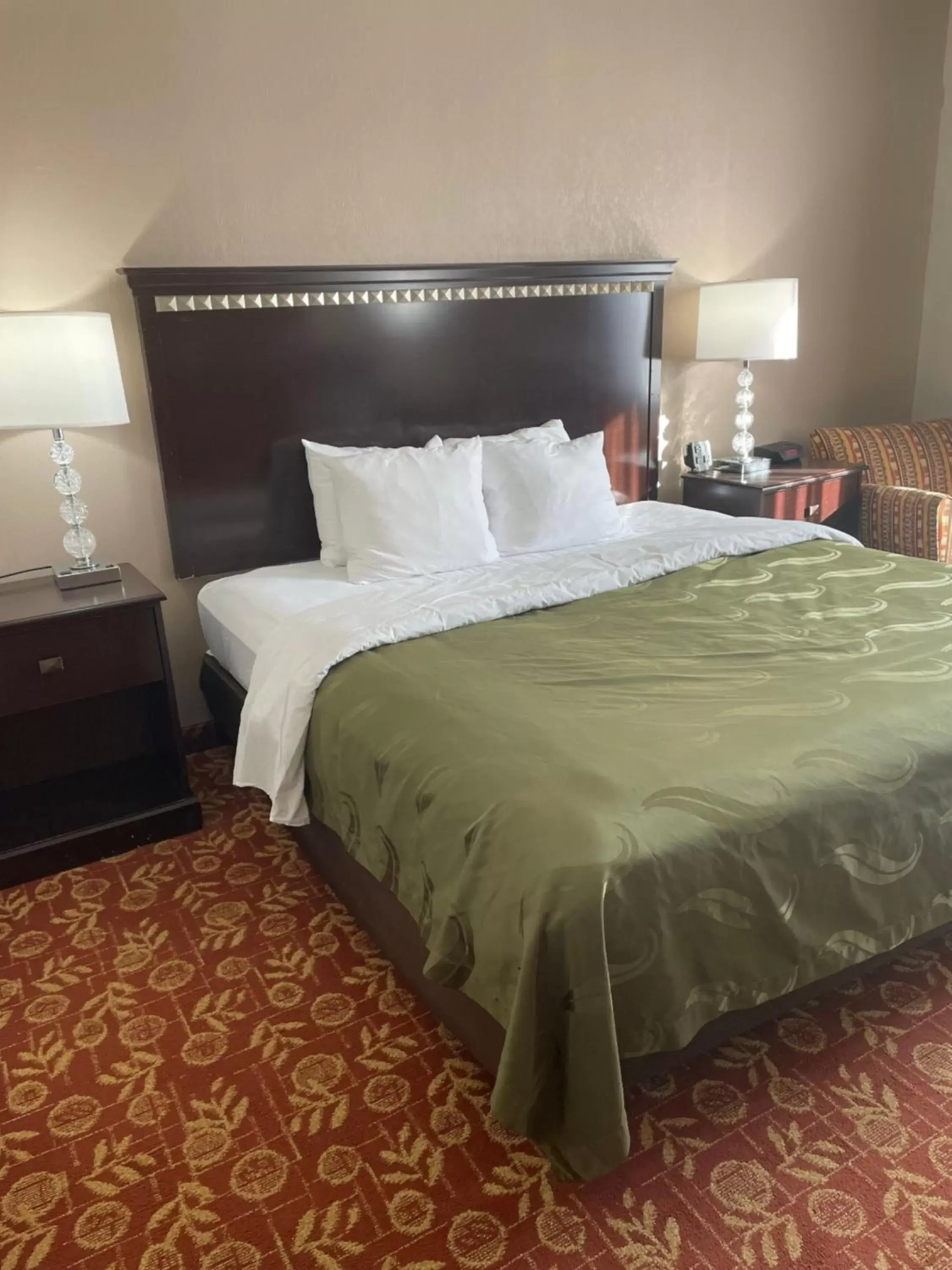 Bed in Quality Inn Vineland – Millville