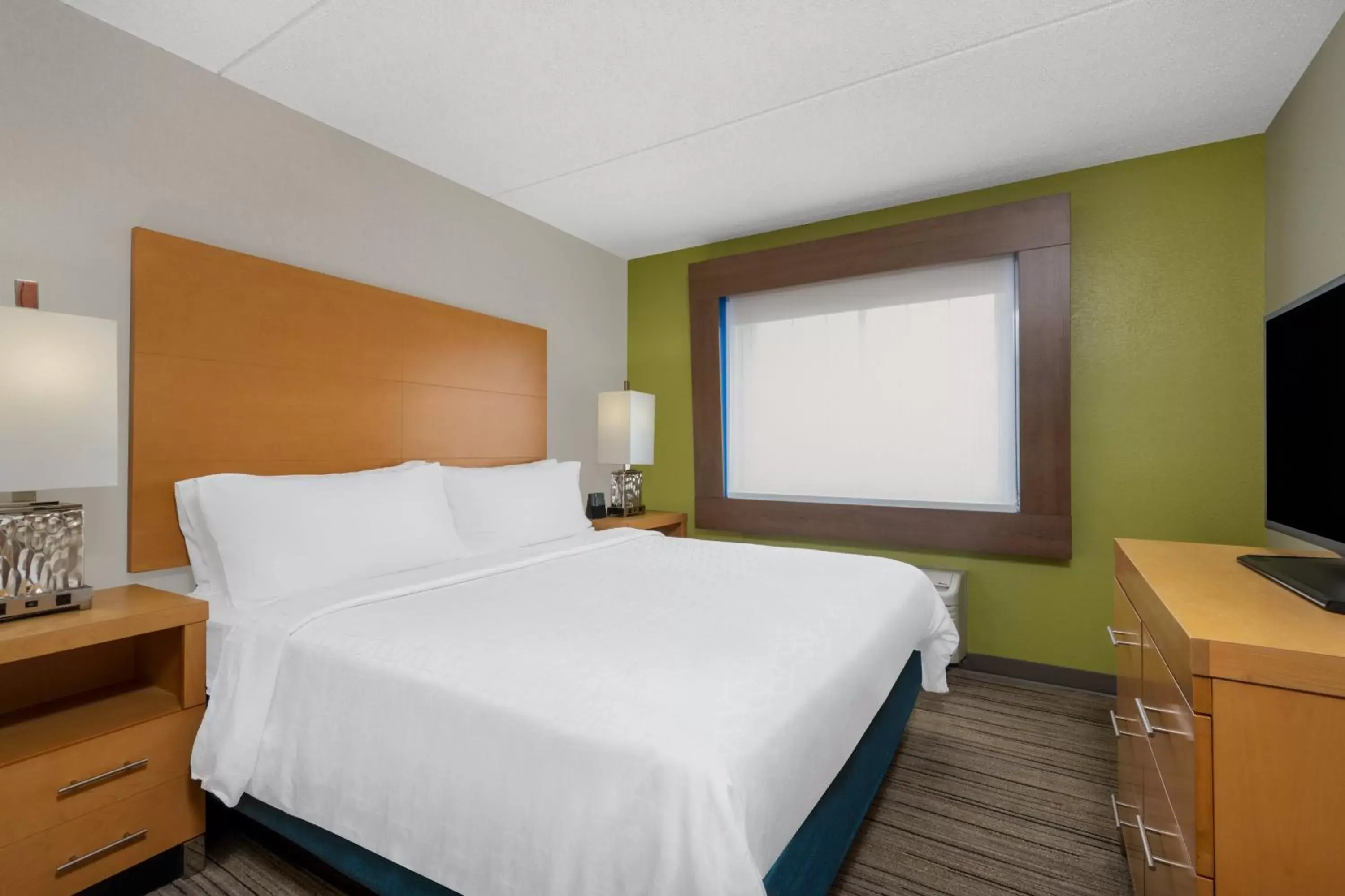 Photo of the whole room, Bed in Holiday Inn Express & Suites Wheat Ridge-Denver West, an IHG Hotel