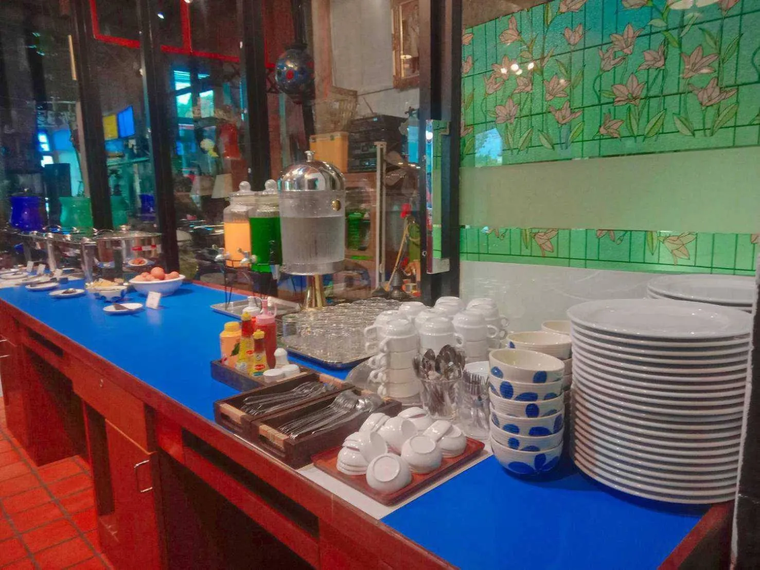 Buffet breakfast in Jingjit Hotel