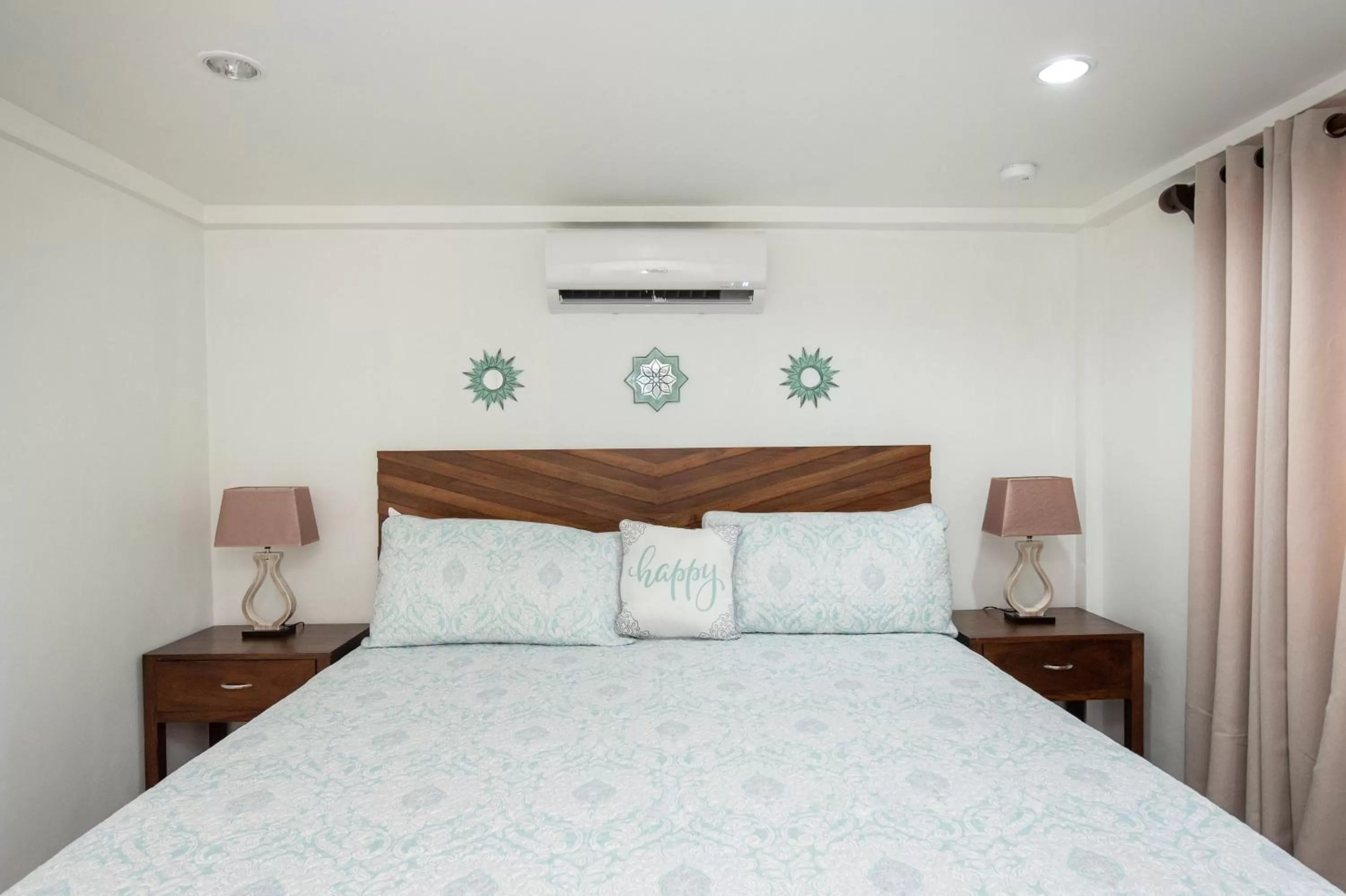 Bed in La Casa de Paz Hotel