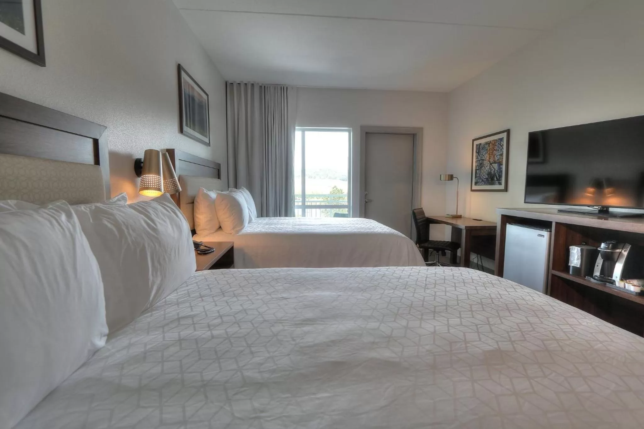 Photo of the whole room, Bed in Holiday Inn & Suites Pigeon Forge Convention Center by IHG