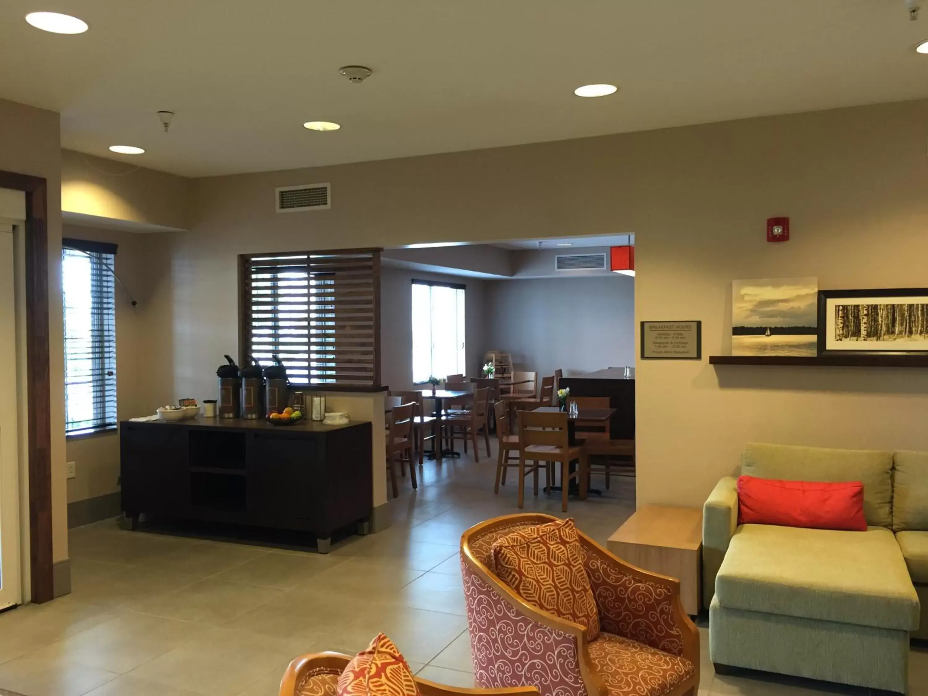 Lobby or reception, Seating Area in Country Inn & Suites by Radisson, Lima, OH