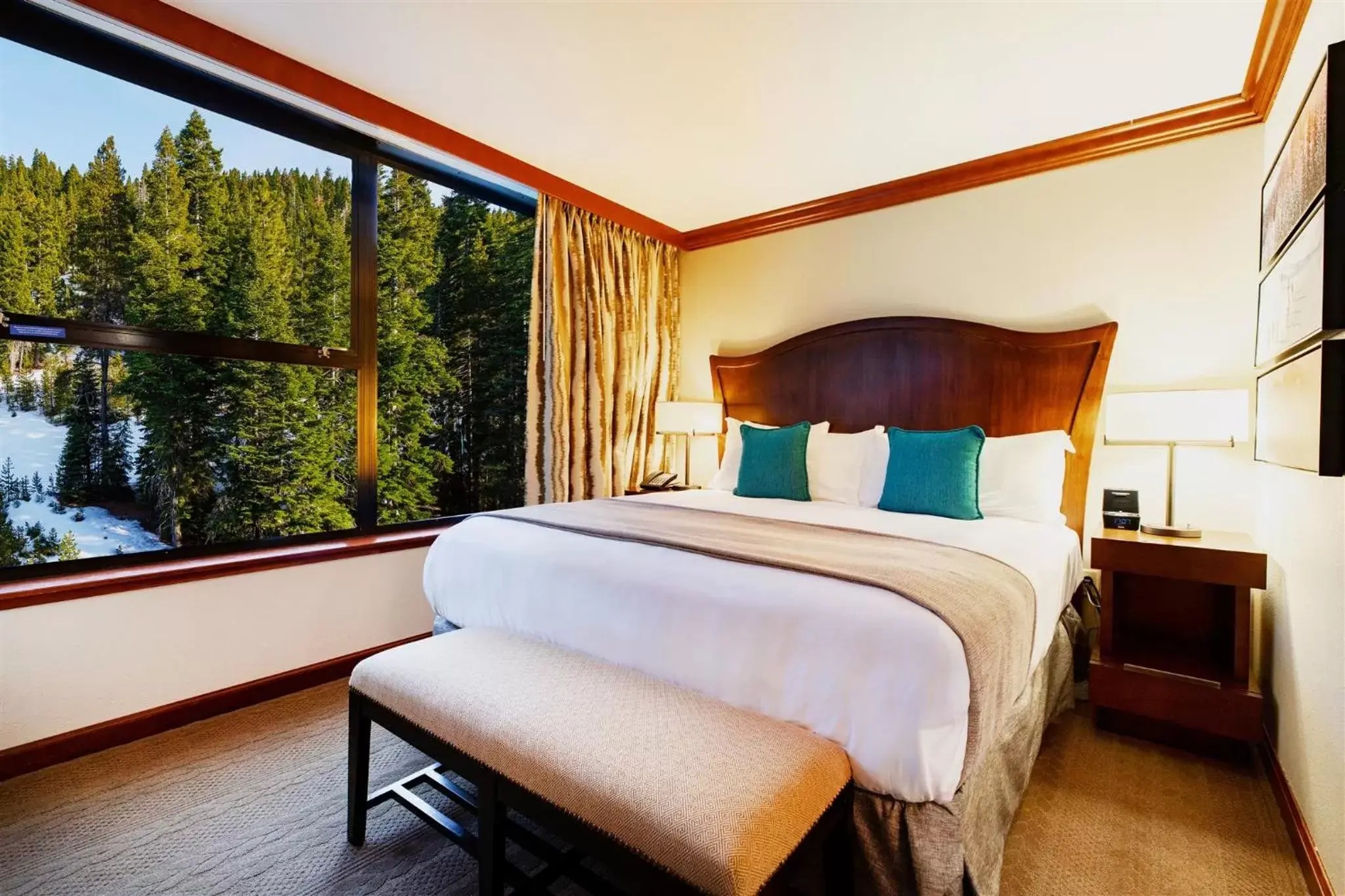 Bed in Everline Resort & Spa
