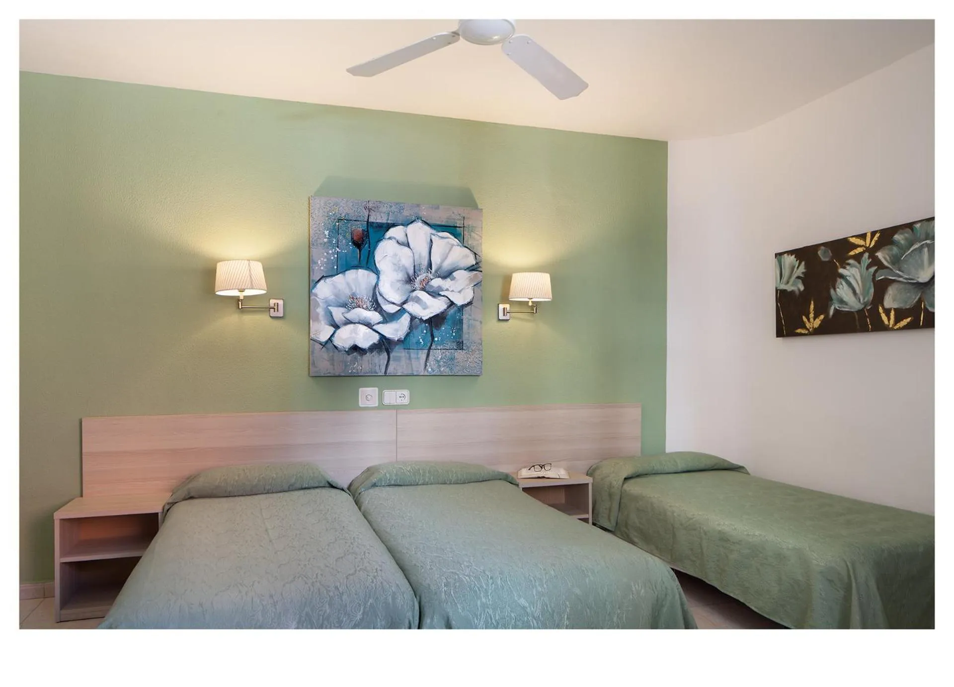 Photo of the whole room, Bed in Hotel Ninays