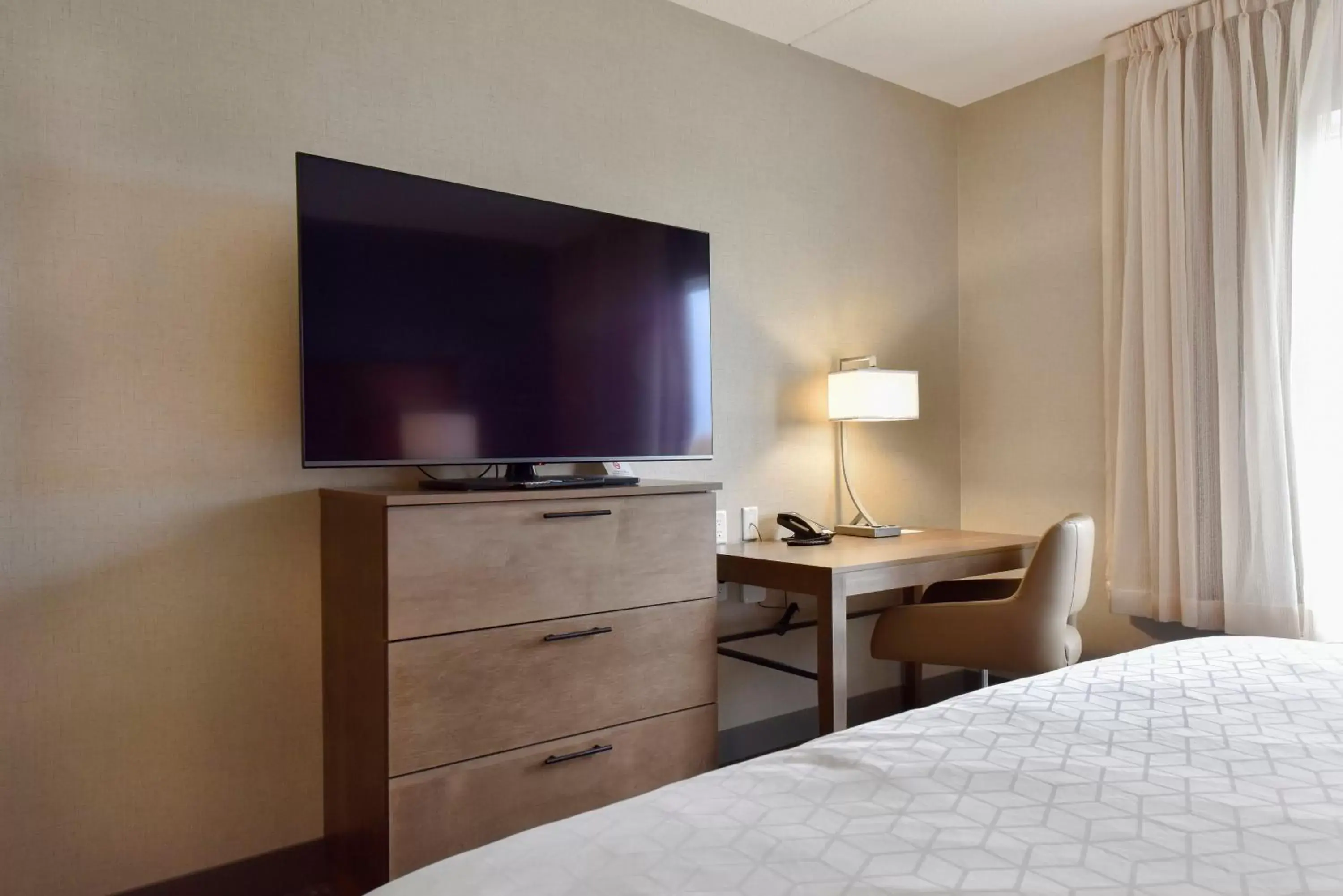 Photo of the whole room, TV/Entertainment Center in Staybridge Suites - Waterloo - St. Jacobs Area