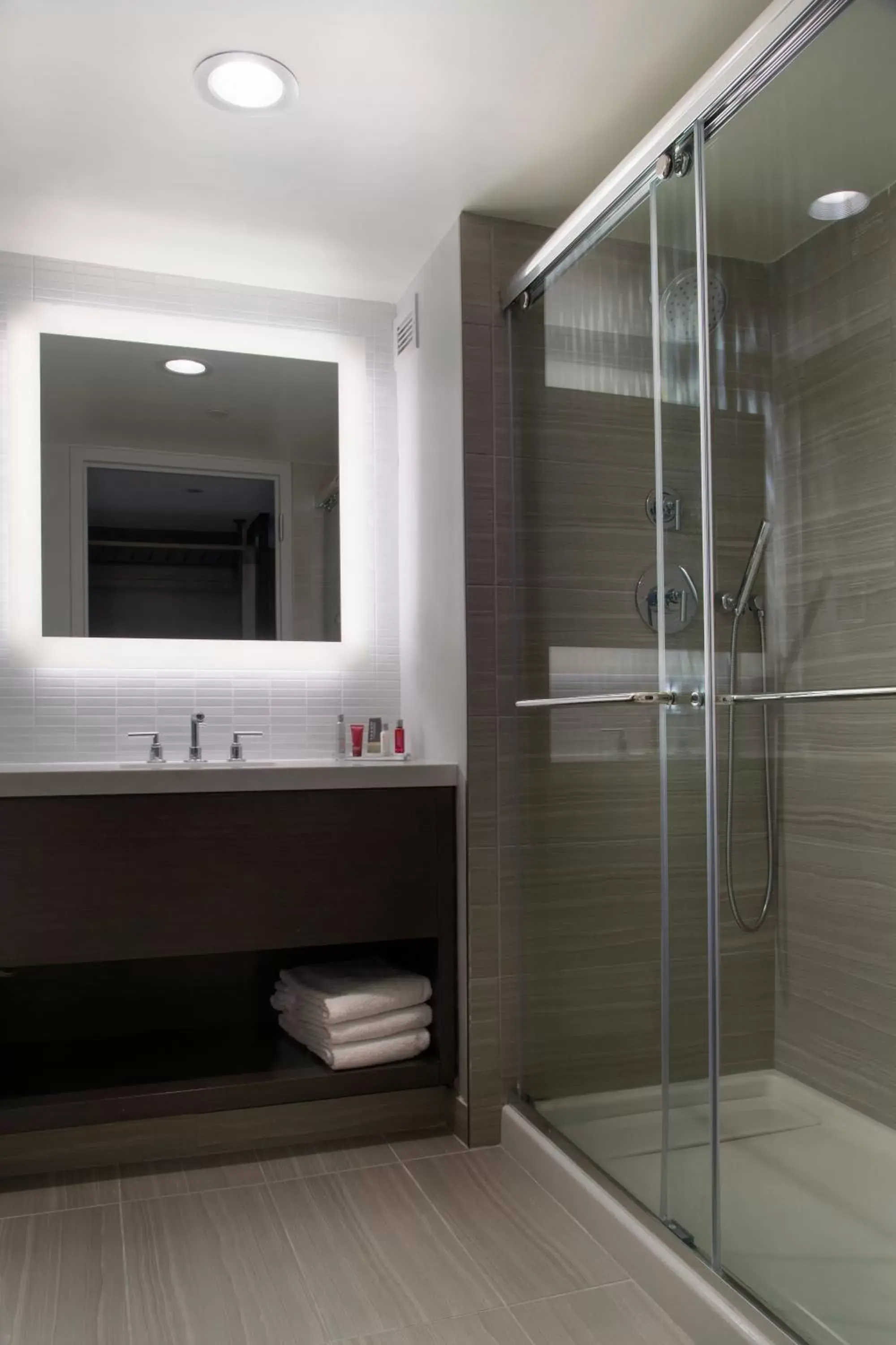 Shower, Bathroom in Franklin Marriott Cool Springs