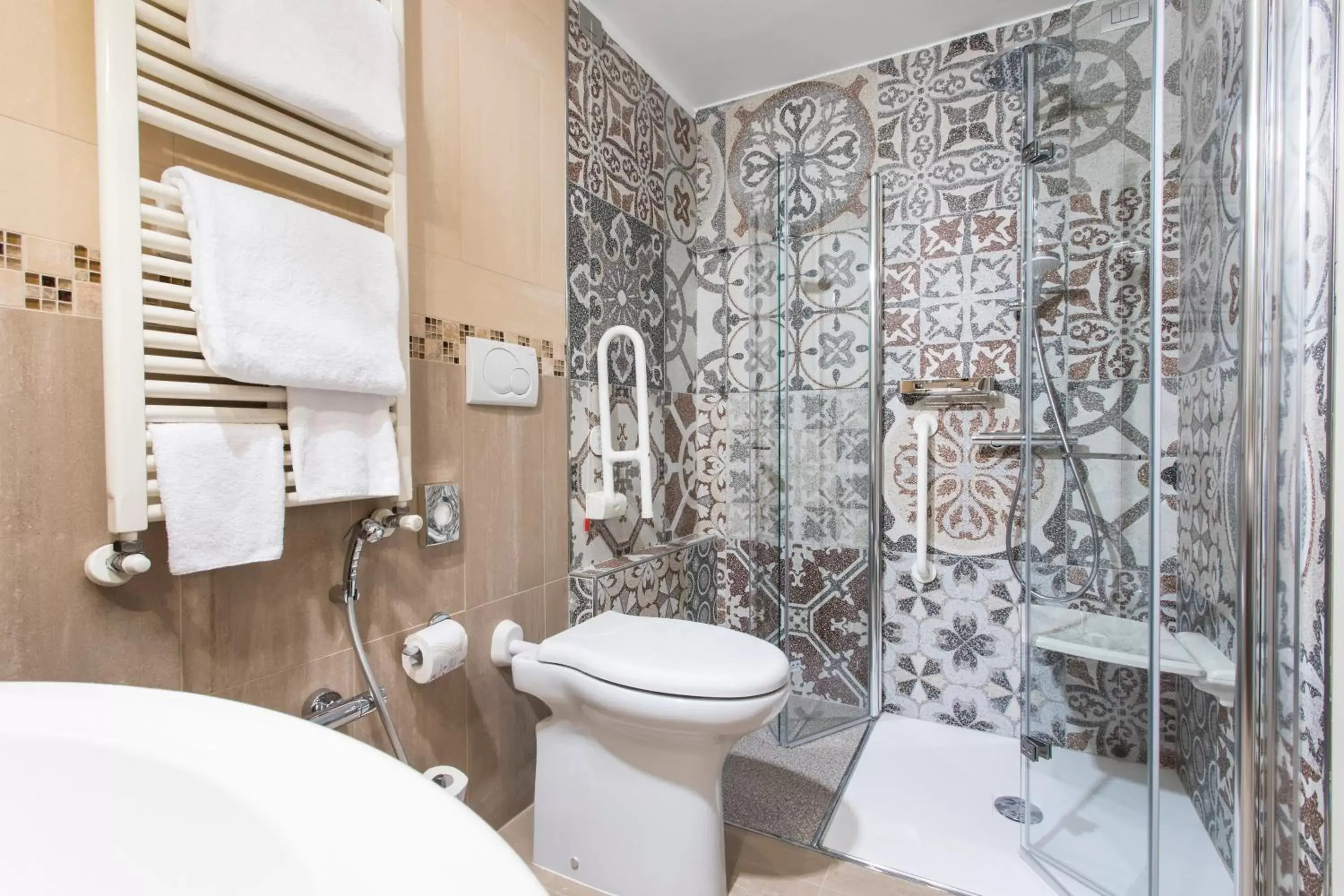 Bathroom in Hotel Indigo Verona - Grand Hotel Des Arts, an IHG Hotel