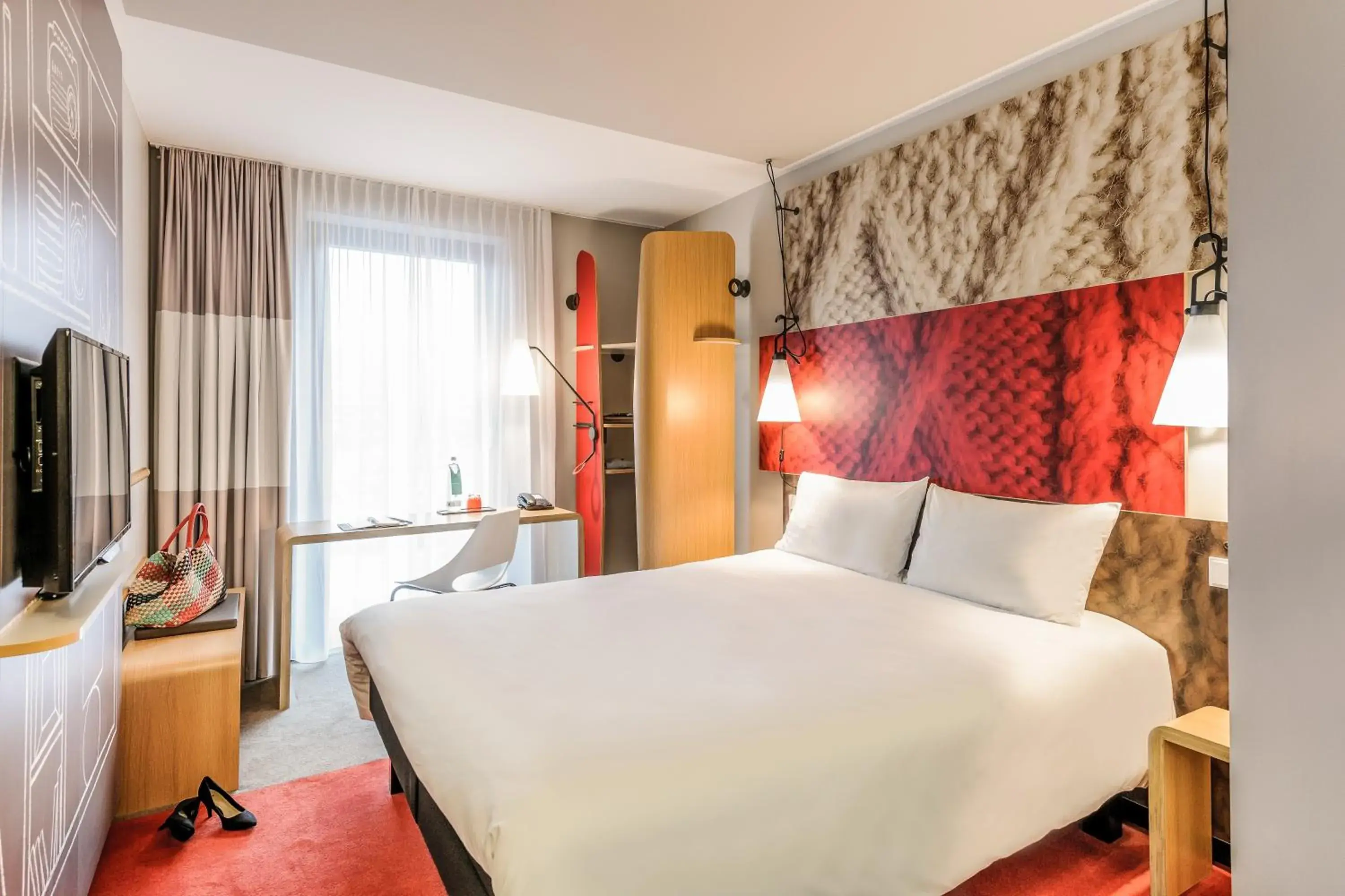 Photo of the whole room, Room Photo in ibis Paris Bastille Faubourg St Antoine