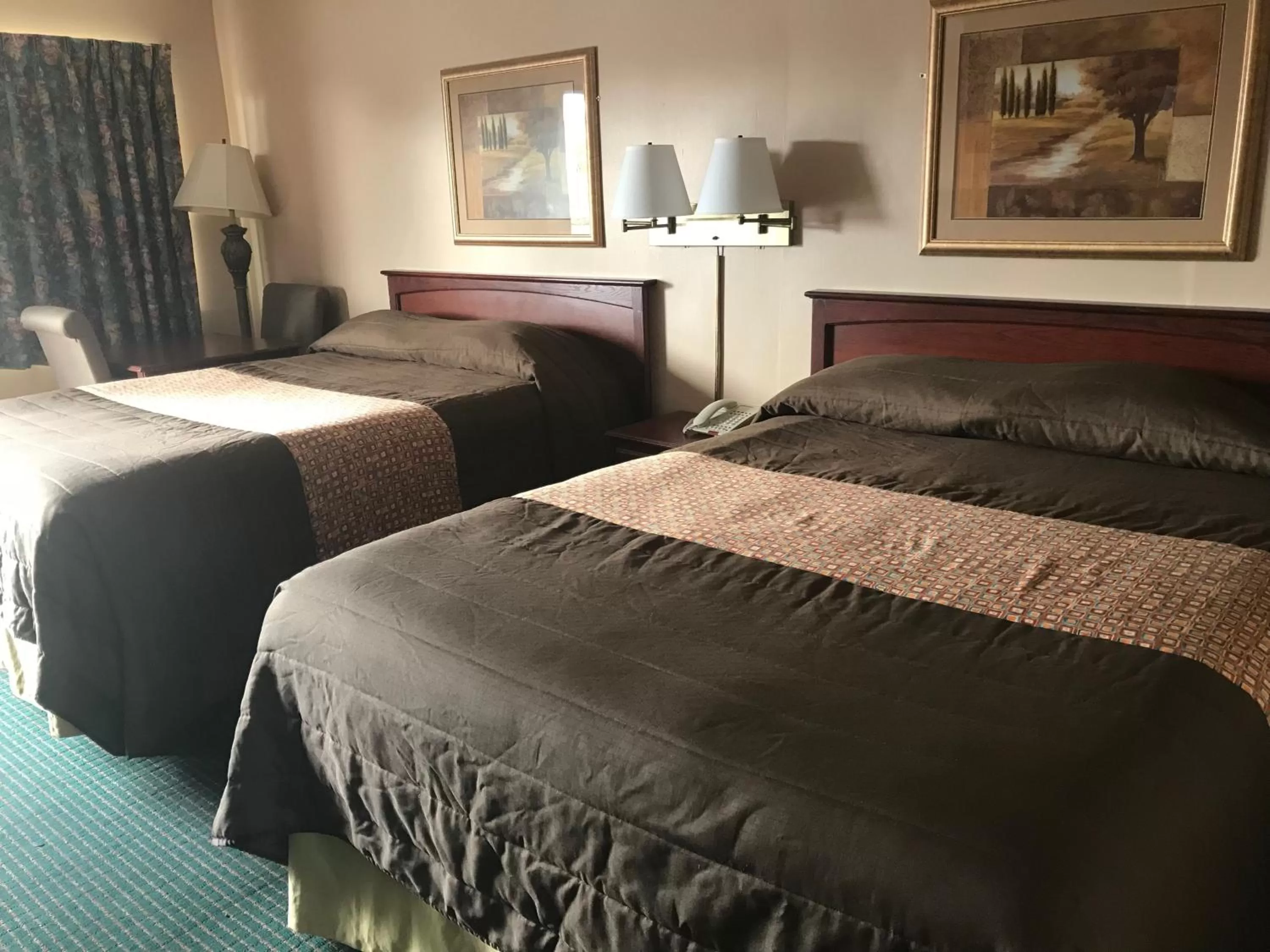 Double Room in Redwood Inn