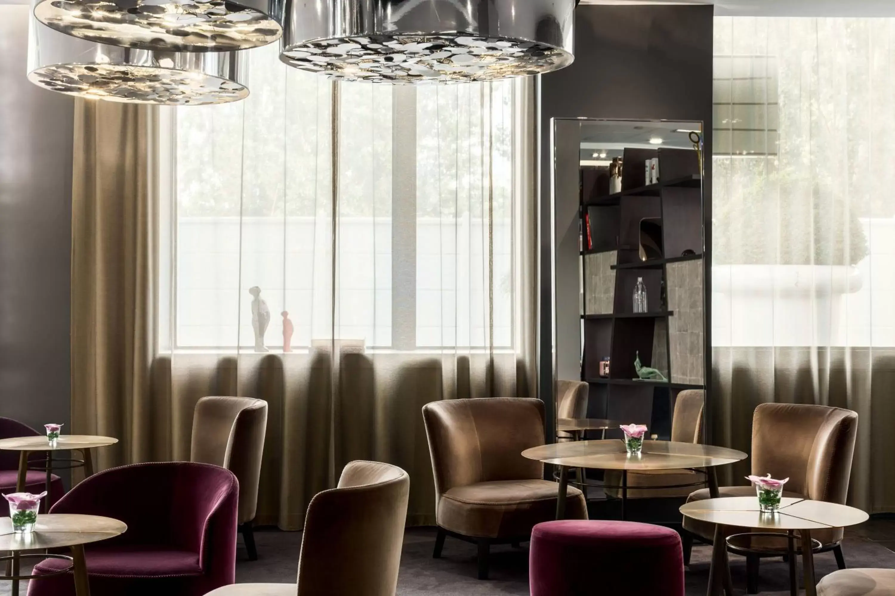 Lounge or bar in AC Hotel Paris Porte Maillot by Marriott