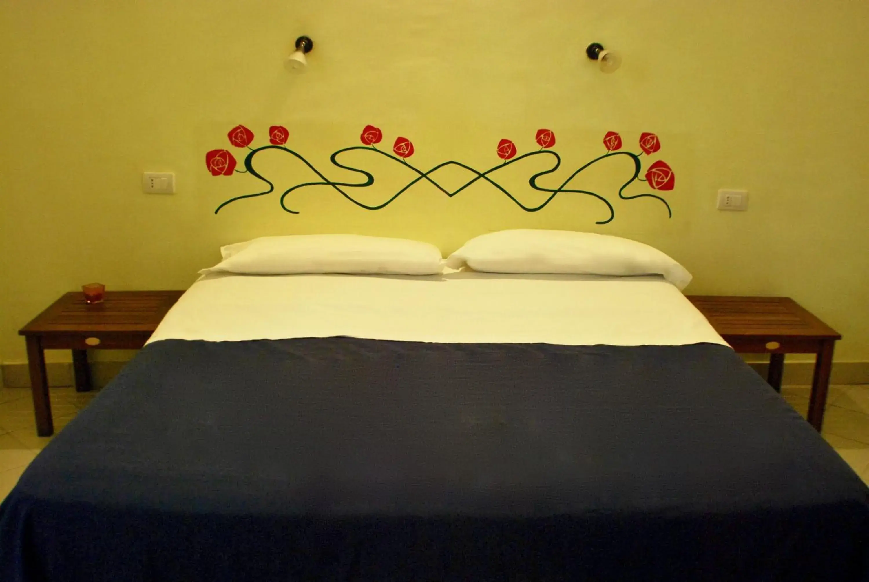 Photo of the whole room, Bed in Albergo Teatro