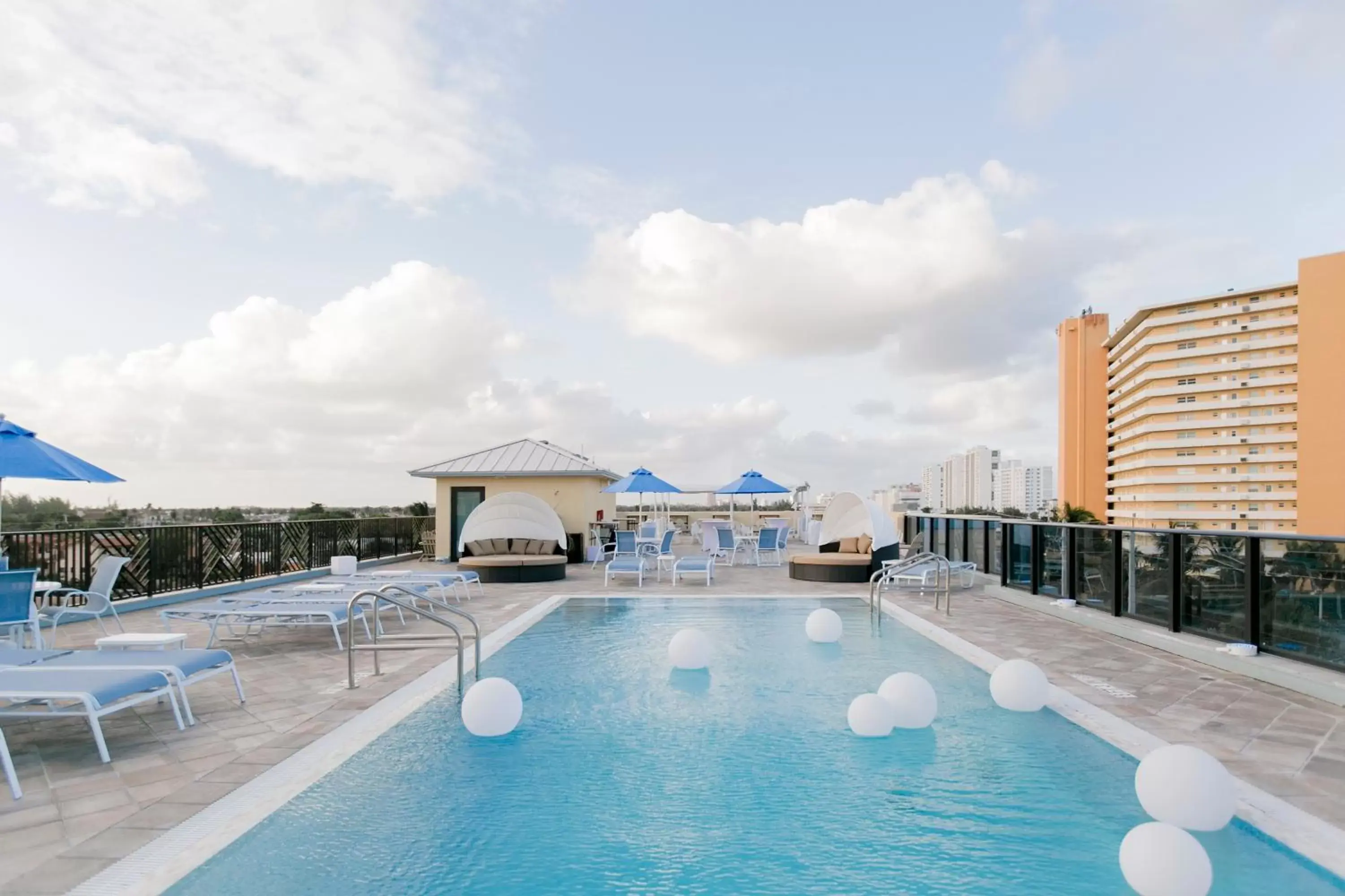 Property building, Swimming Pool in Vistalmar Beach Resort
