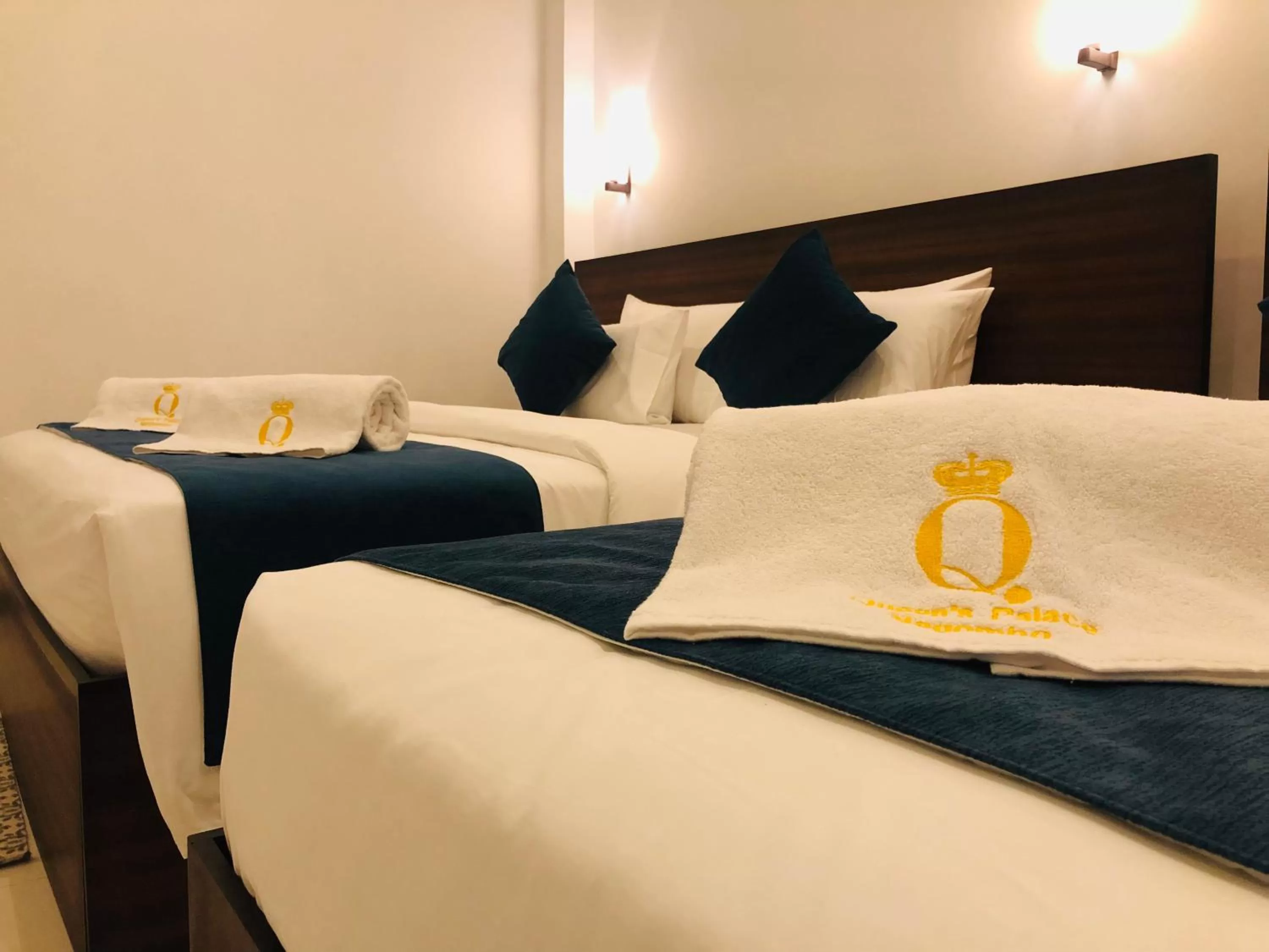 Bedroom, Bed in Negombo New Queen's Palace