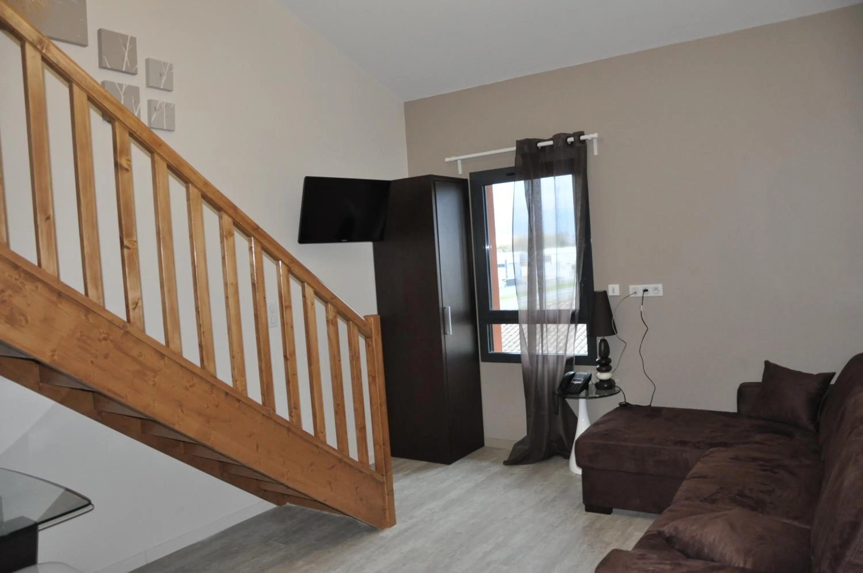 Communal lounge/ TV room in The Originals City, Hôtel des Arts, Montauban