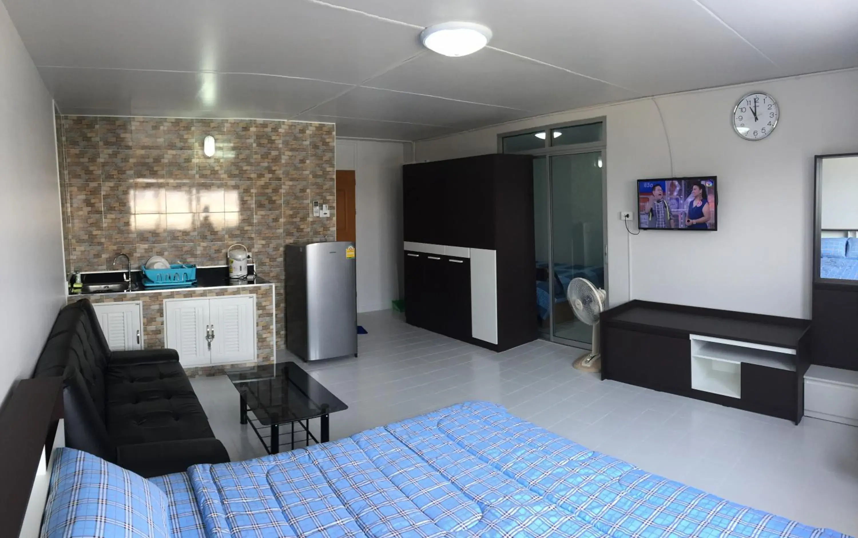 Photo of the whole room, TV/Entertainment Center in Muangthongthani Rental/Khun Dan