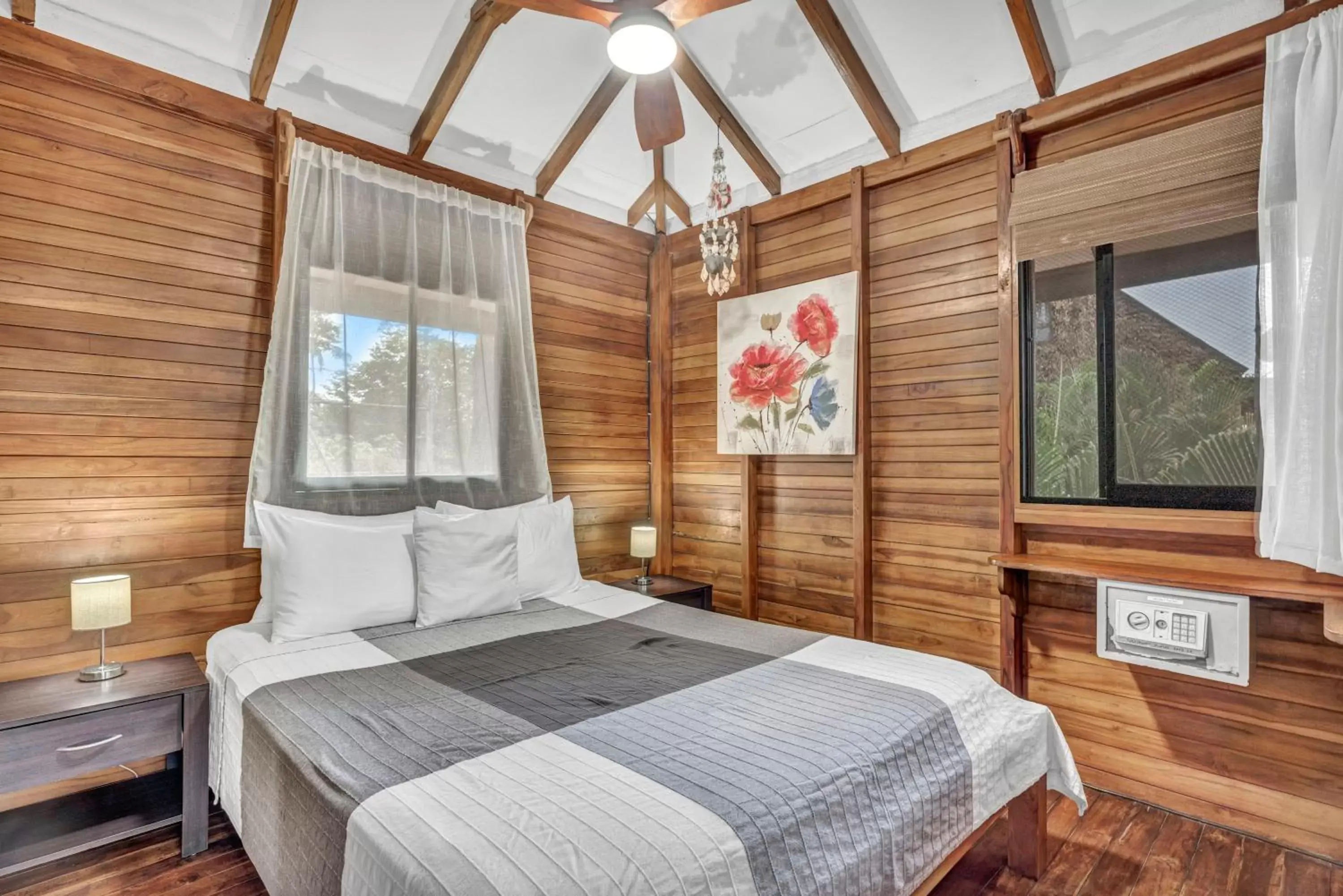 Bed in The Beach Bungalows - Digital Nomad Friendly - Adults Only