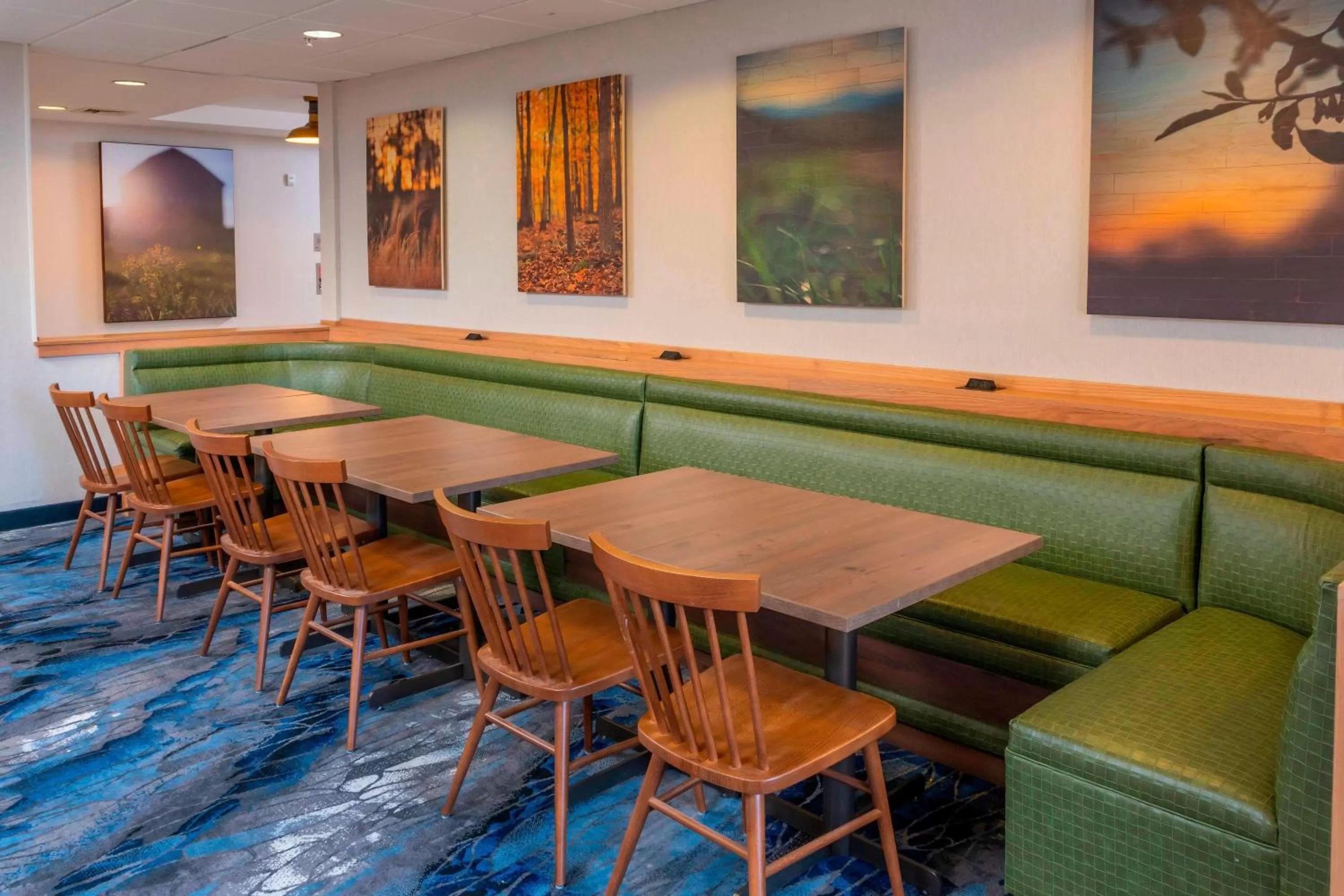 Breakfast in Fairfield Inn & Suites Bend Downtown