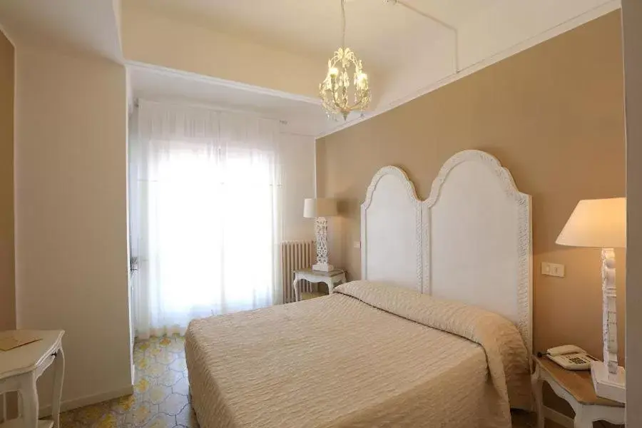 Bedroom, Bed in Hotel Bergamo Mare Mhotelsgroup
