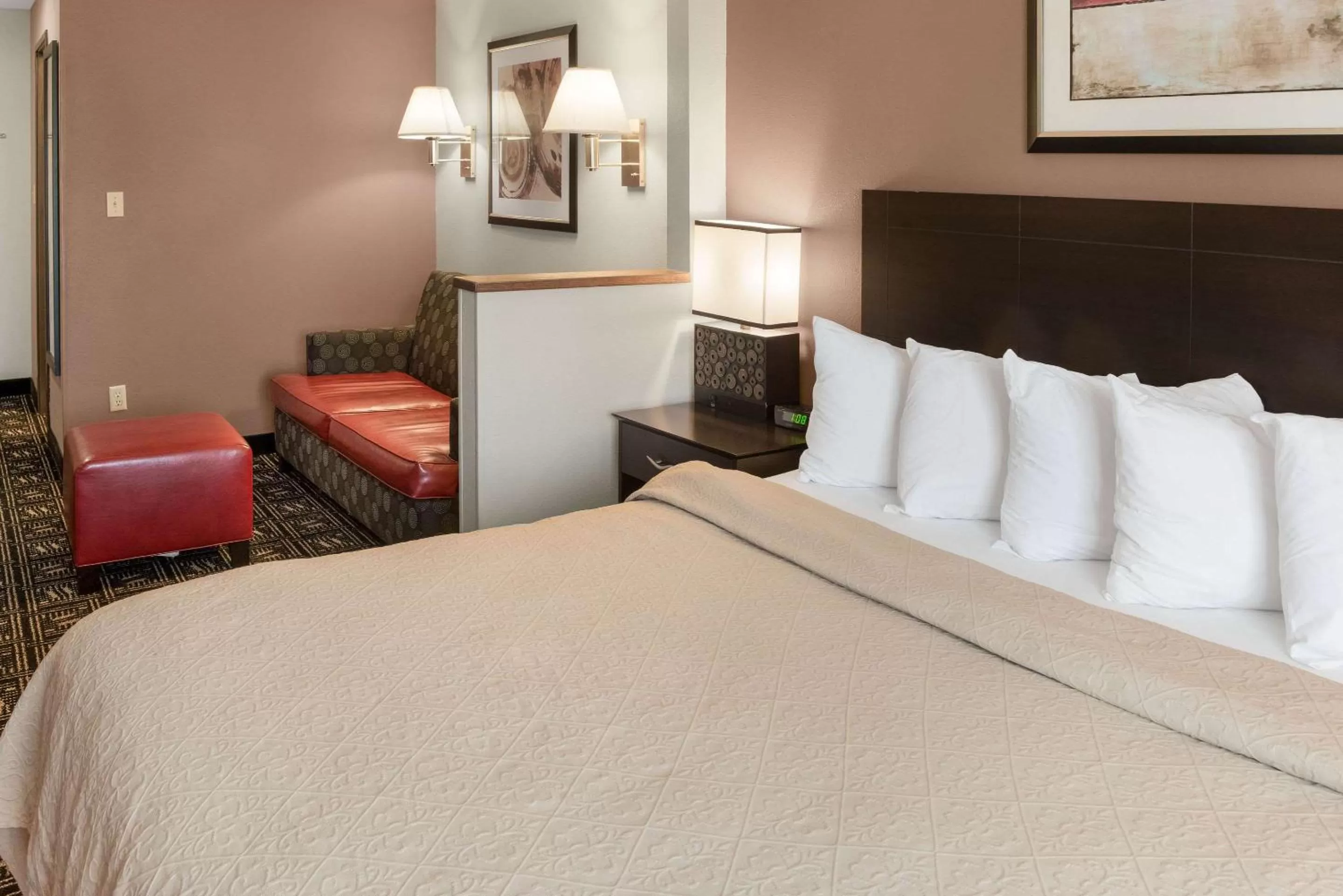 Photo of the whole room, Bed in Quality Inn & Suites Mankato East