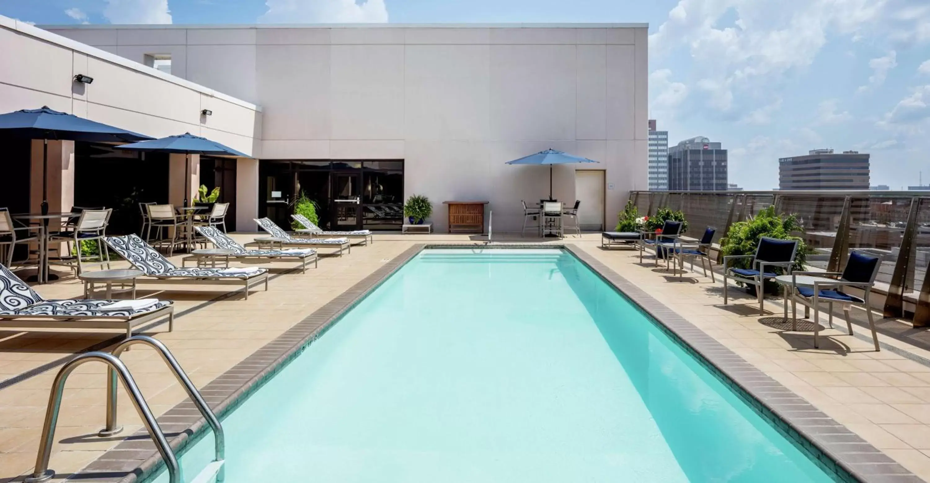 Pool view, Swimming Pool in Hilton Shreveport