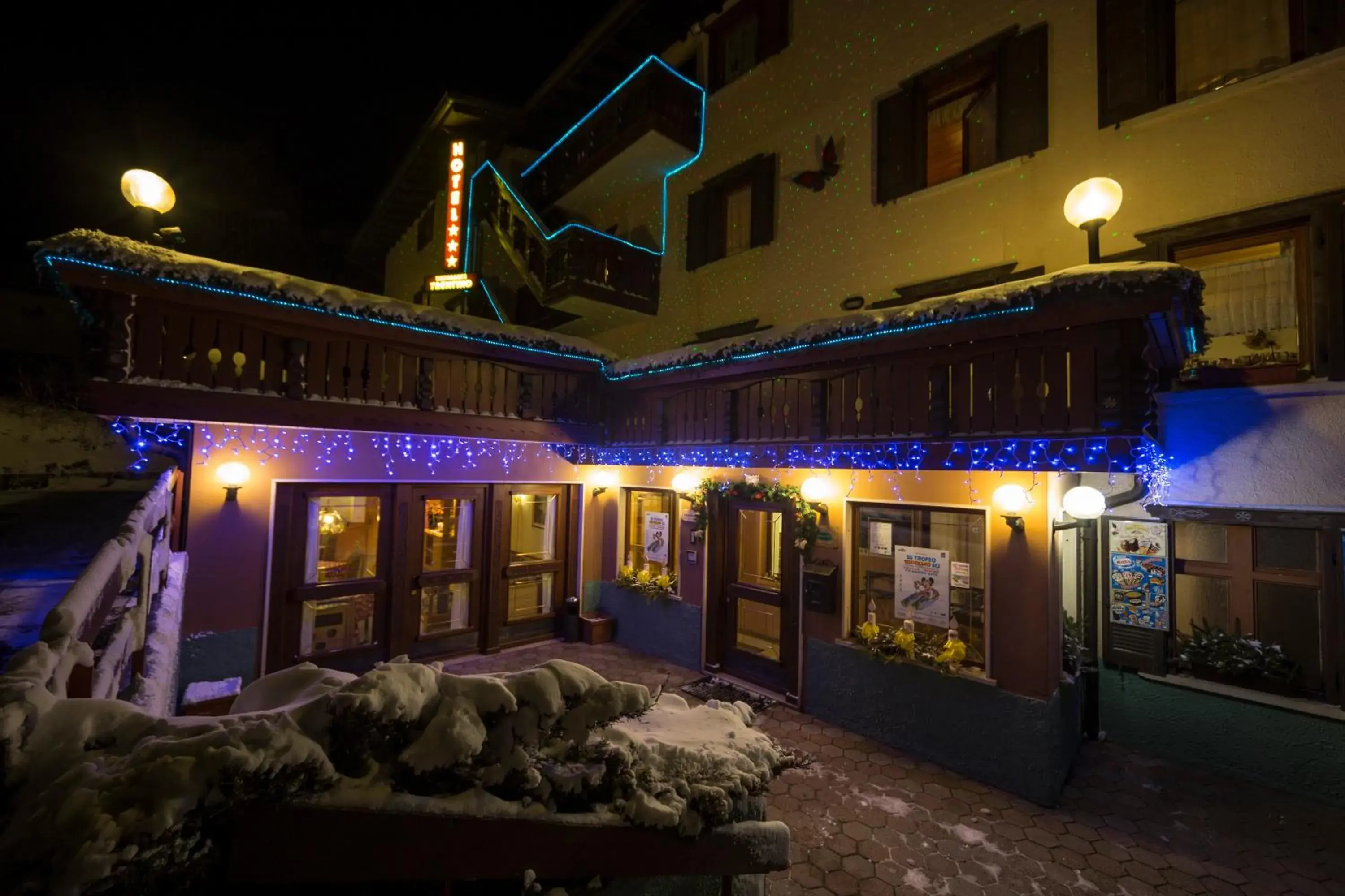 Facade/entrance, Winter in Hotel Trentino