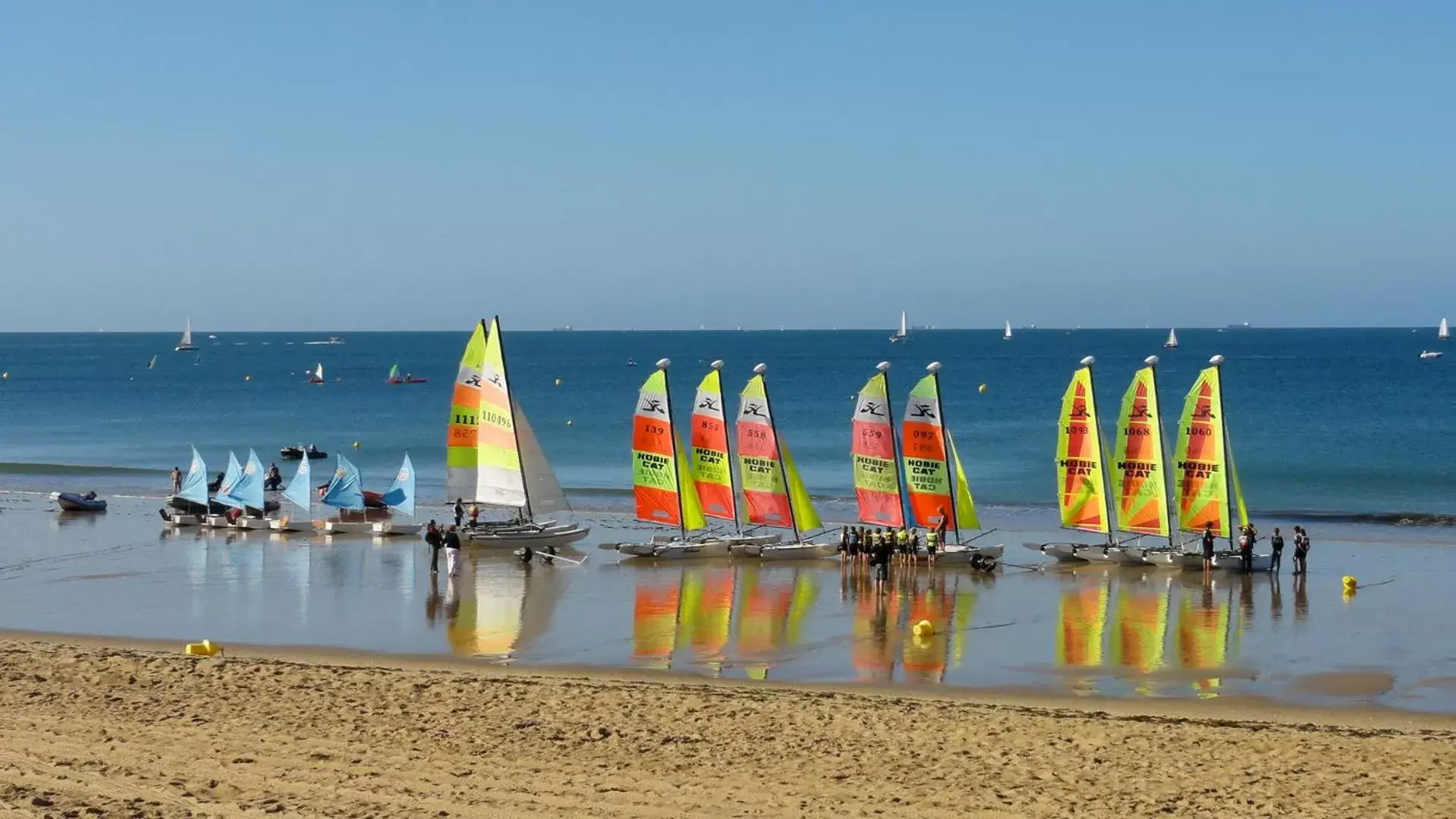 Beach, Windsurfing in Hôtel Restaurant BO & MIA