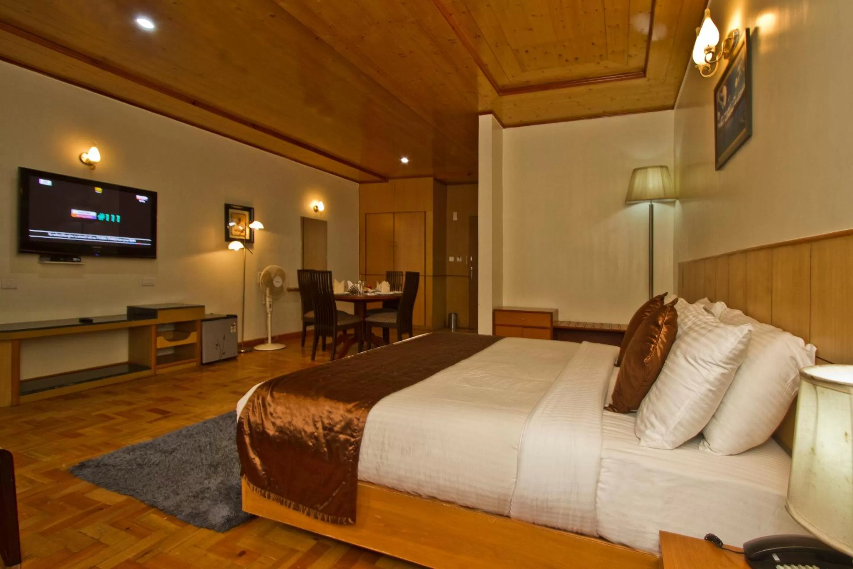 Photo of the whole room, Bed in Hotel Broadways Inn