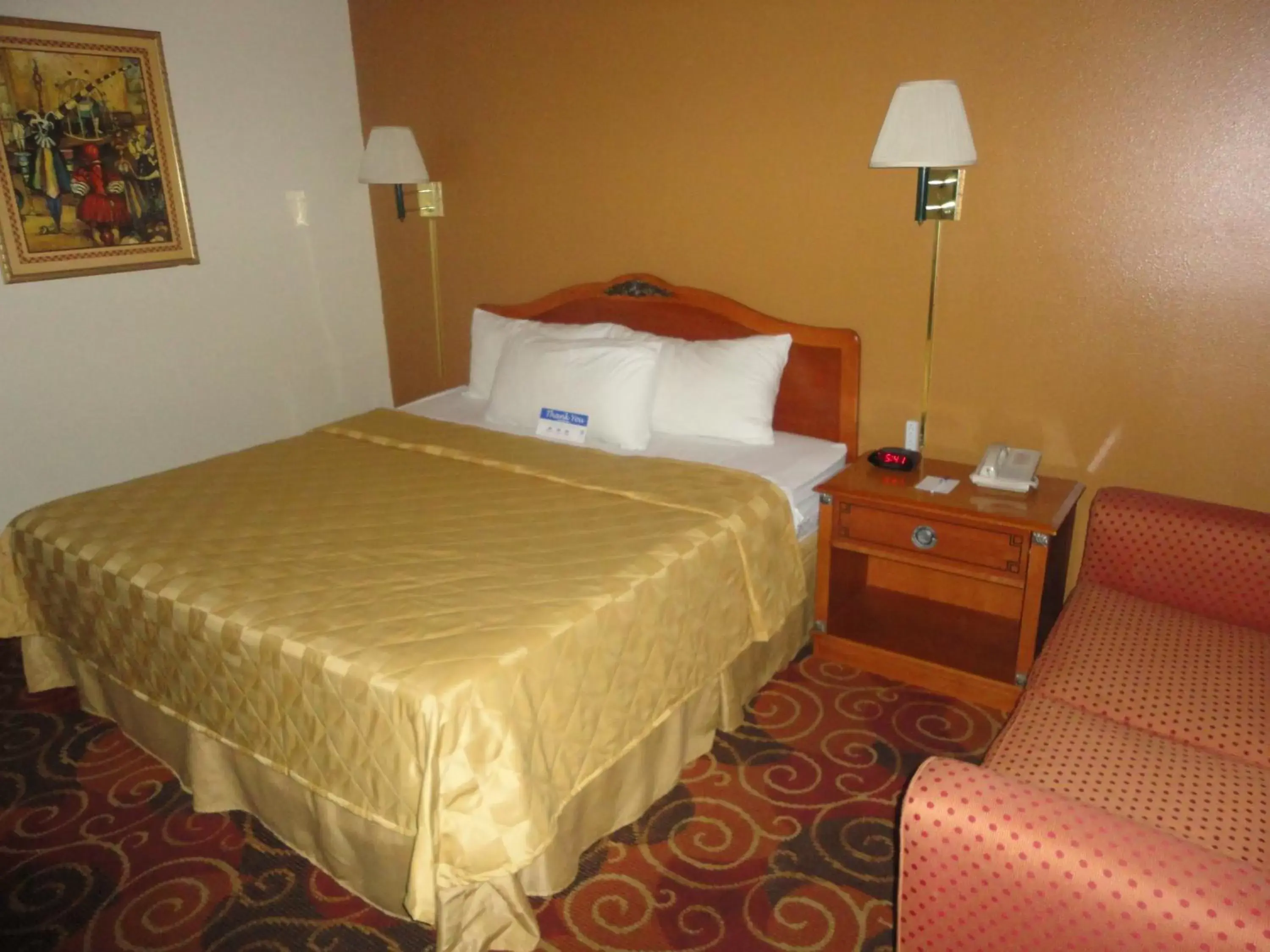 Bed in Americas Best Value Inn Santa Rosa, New Mexico