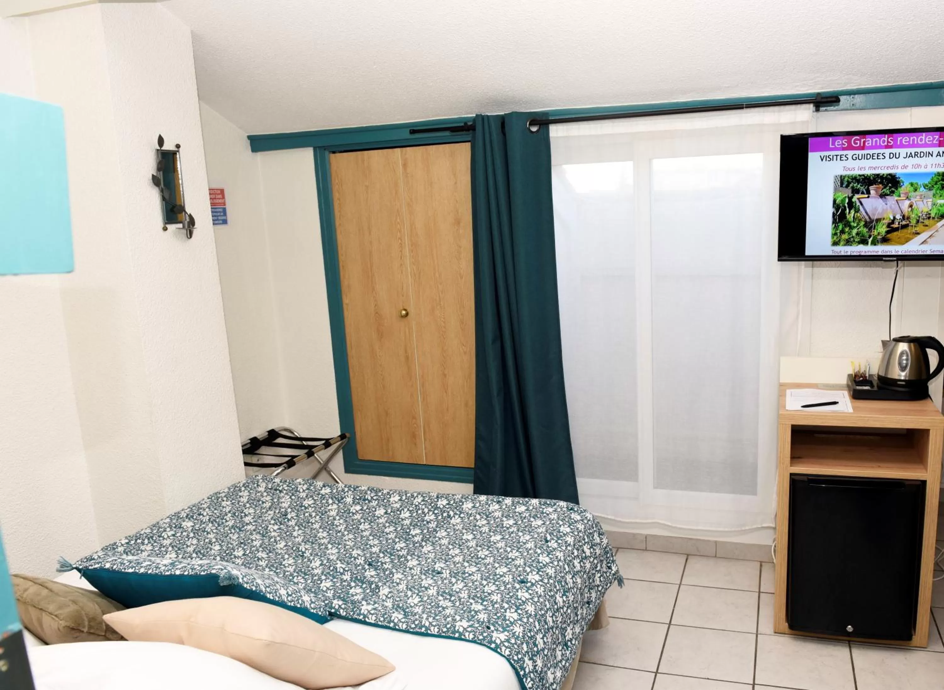 Bedroom in Azur Hôtel