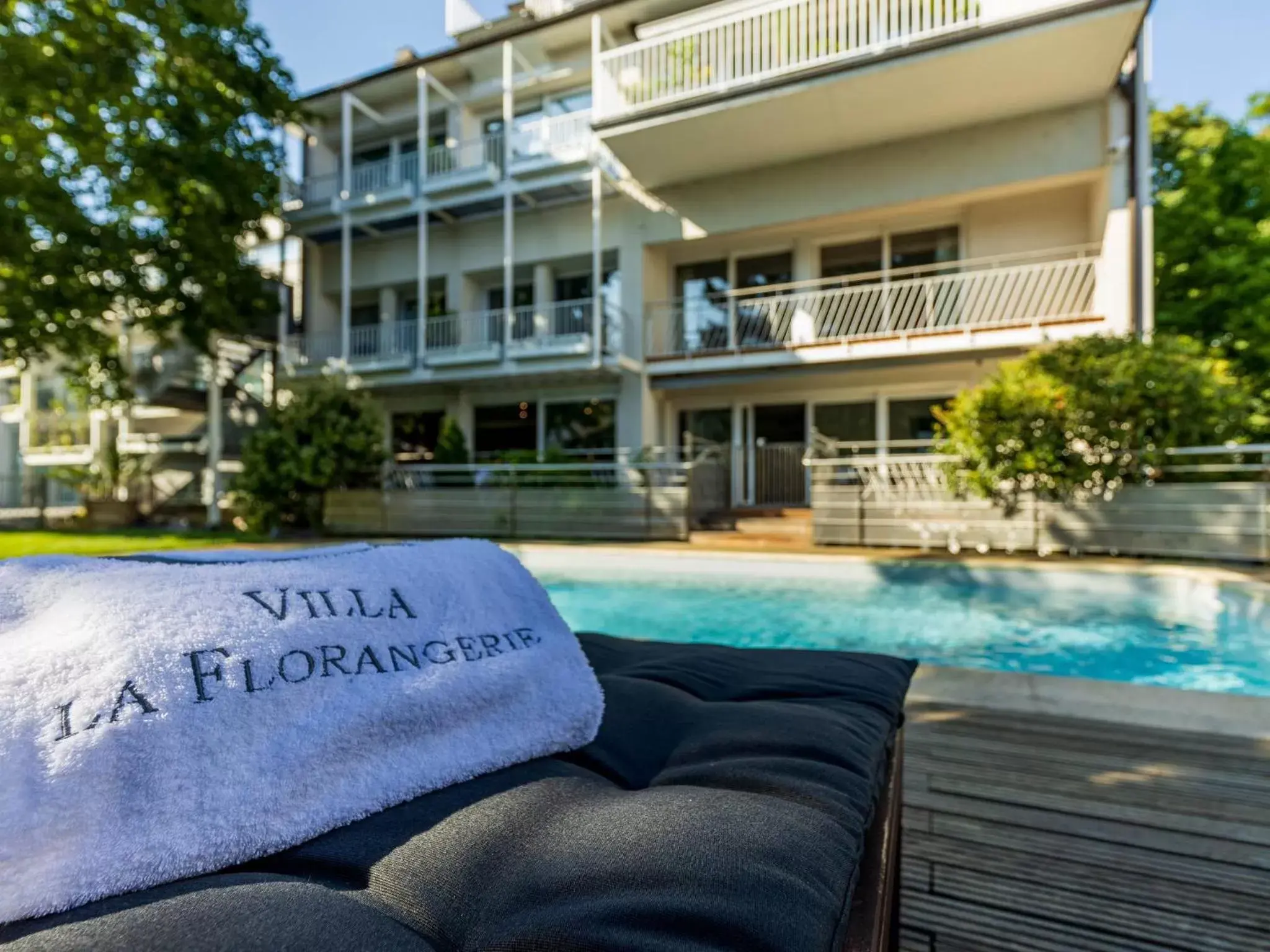 Swimming pool, Property Building in Garrigae Villa La Florangerie - Hôtel - Piscine & SPA inclus