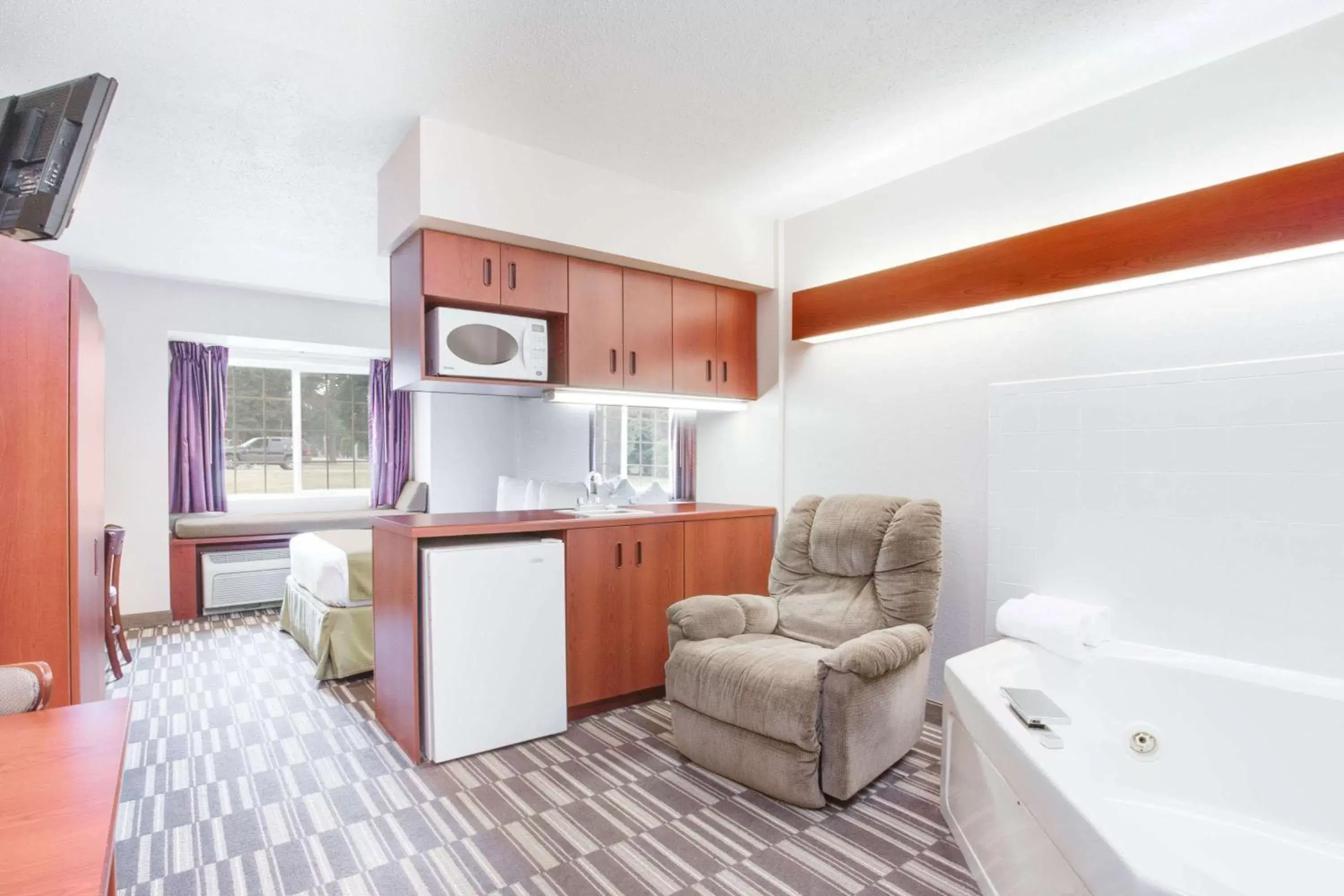 Photo of the whole room, Kitchen/Kitchenette in Microtel Inn & Suites by Wyndham Olean