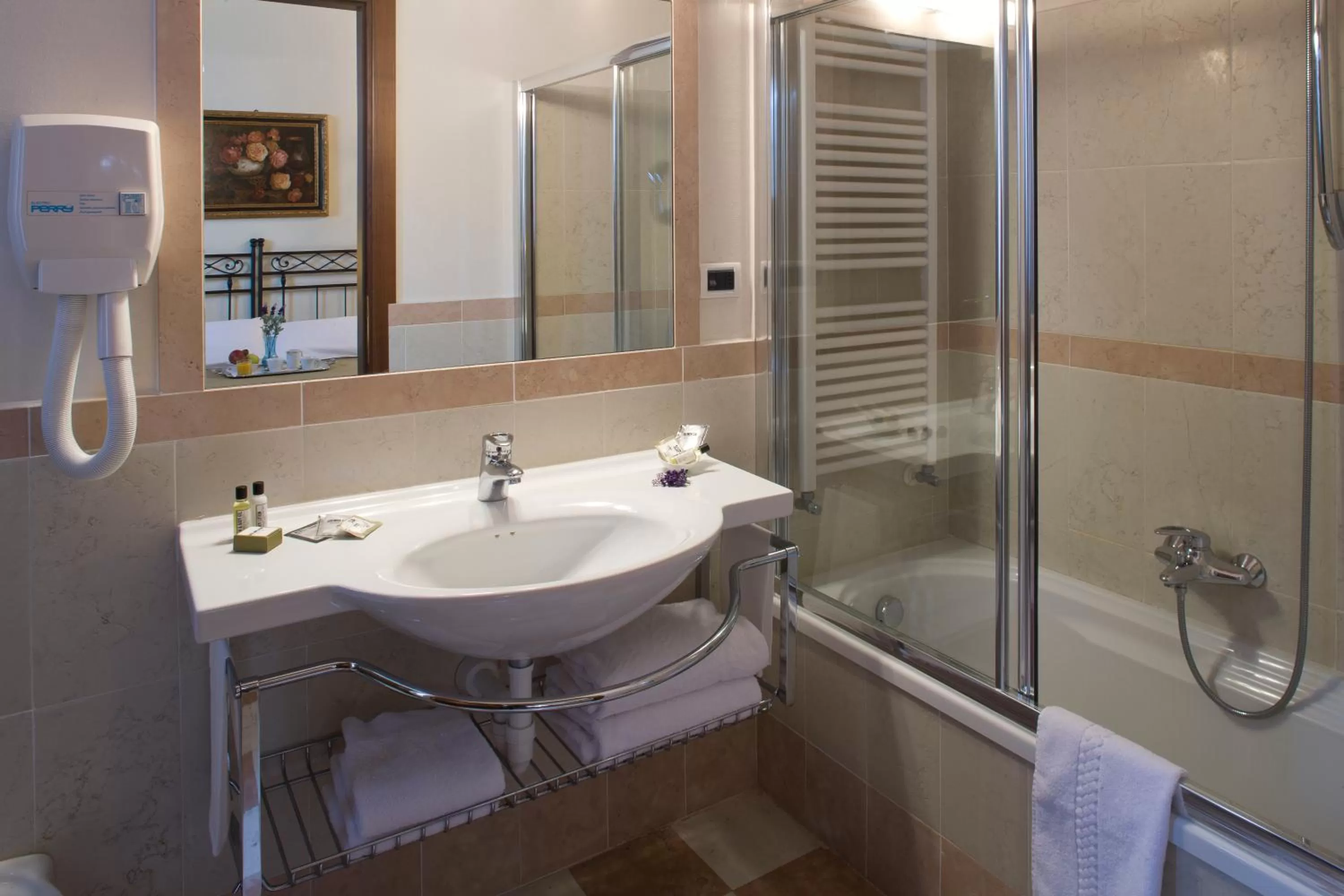 Bathroom in Albergo La Corte Albertina