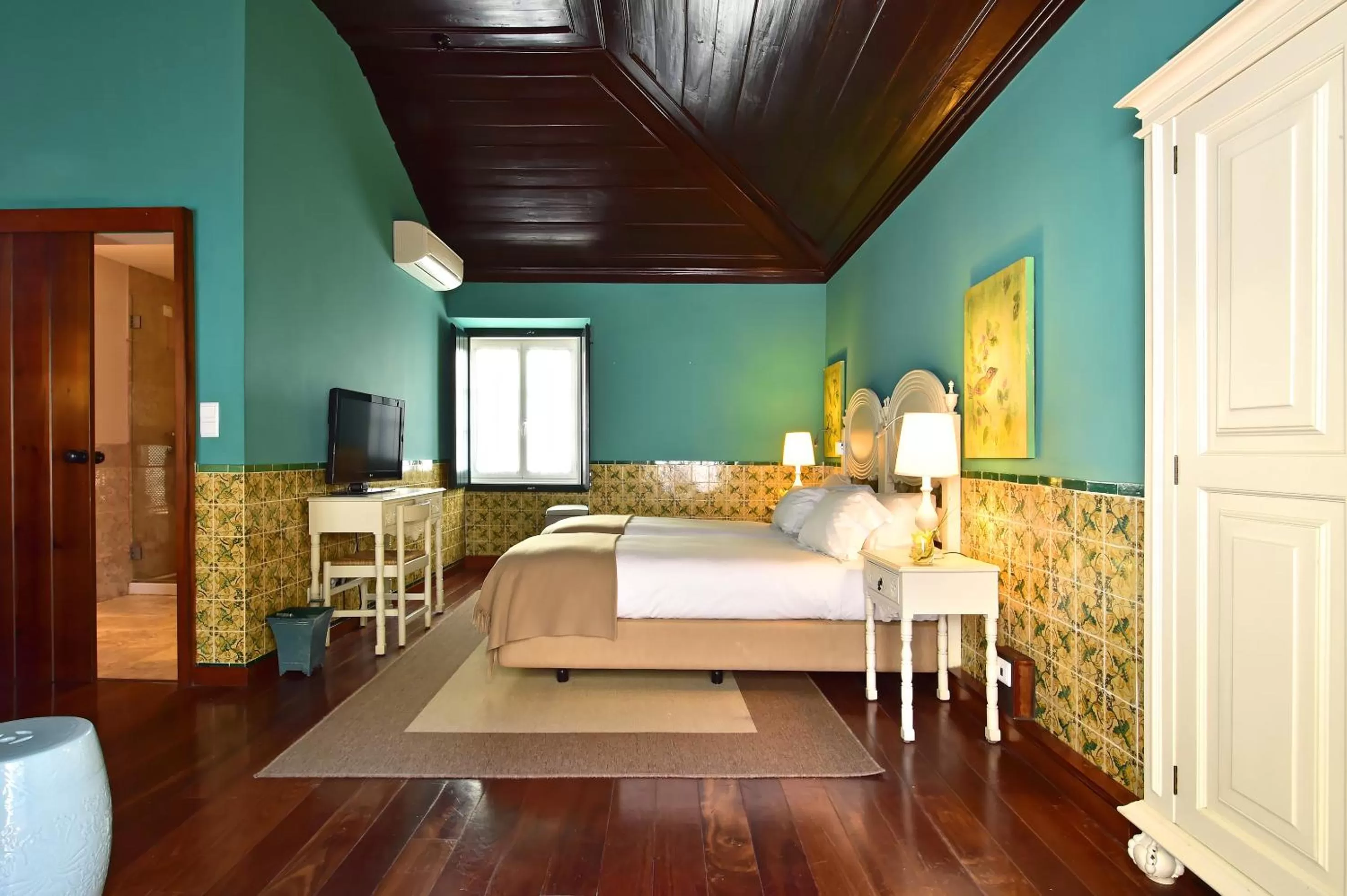 Photo of the whole room, Bed in Pousada Castelo de Obidos