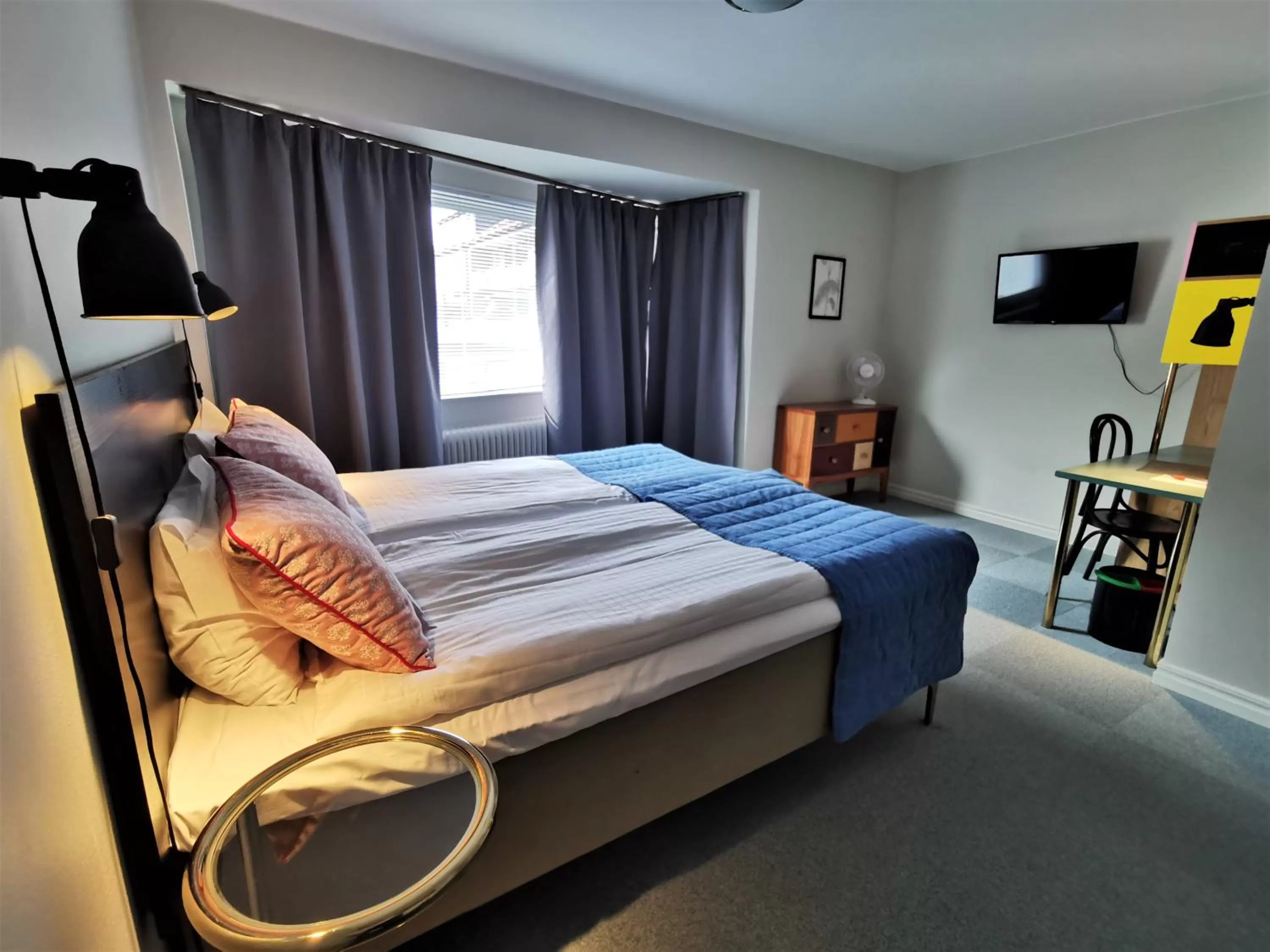 Photo of the whole room, Bed in 2Home Hotel Gävle