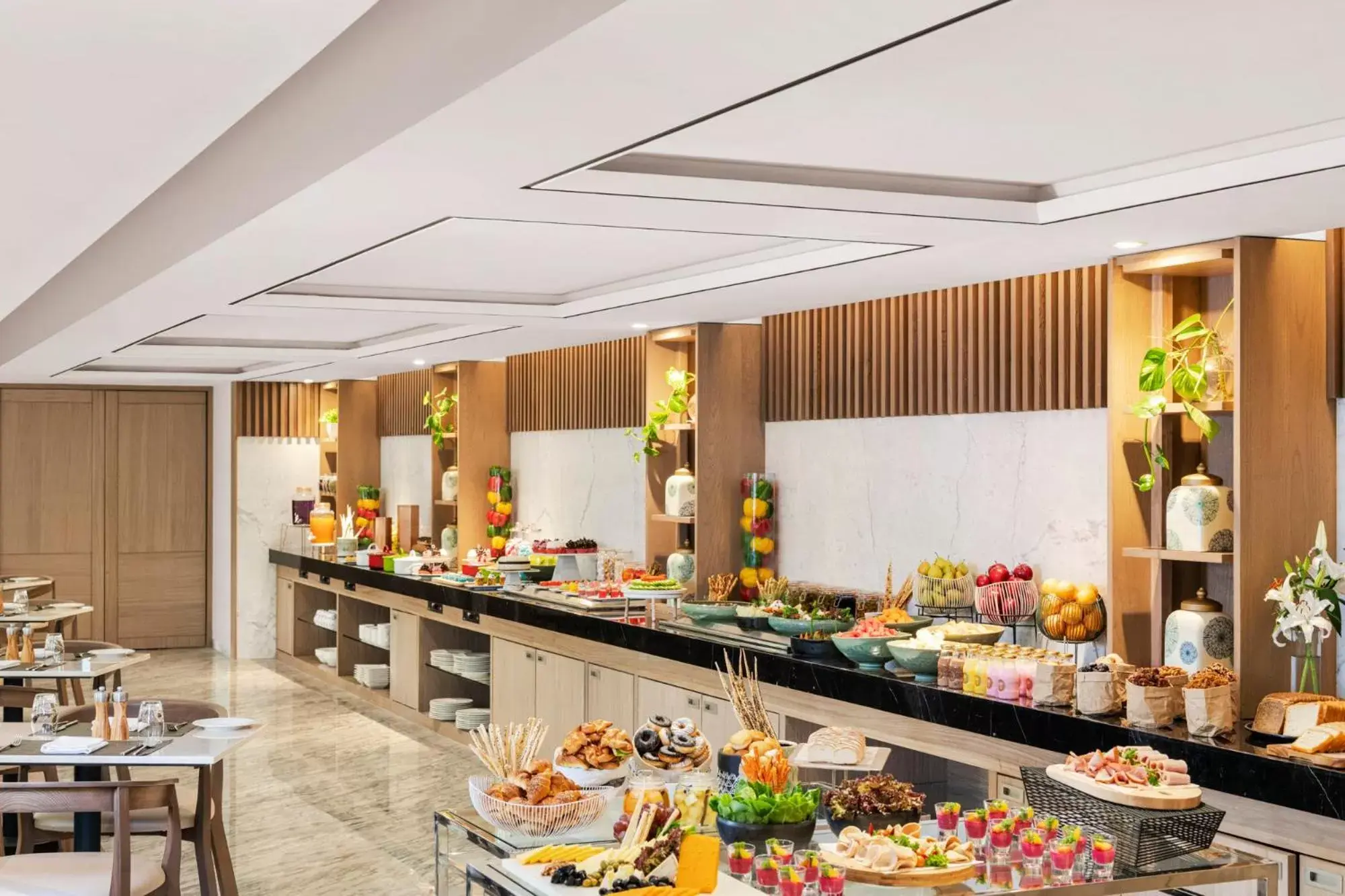 Restaurant/places to eat in Vivanta Goa, Miramar Restaurant/places to eat in Vivanta Goa, Miramar