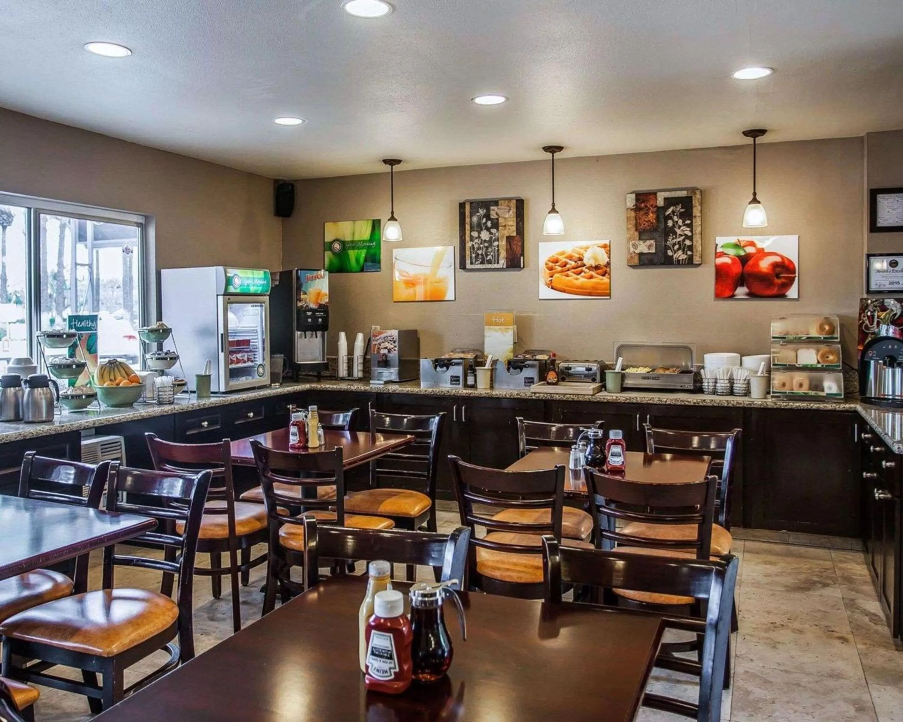 Restaurant/places to eat in Quality Inn & Suites Anaheim at the Park