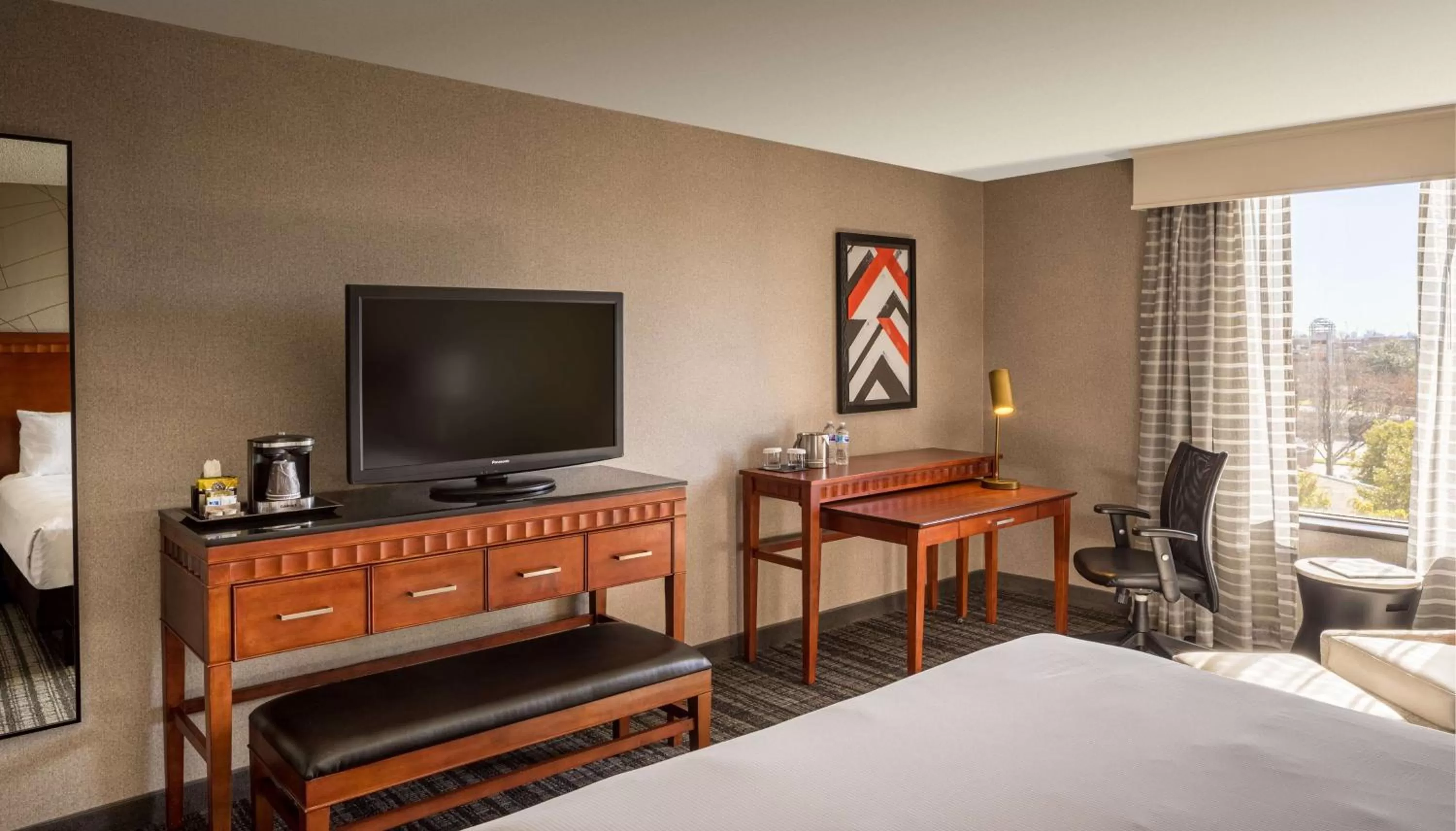 Bedroom, Bed in DoubleTree by Hilton Dallas Near the Galleria