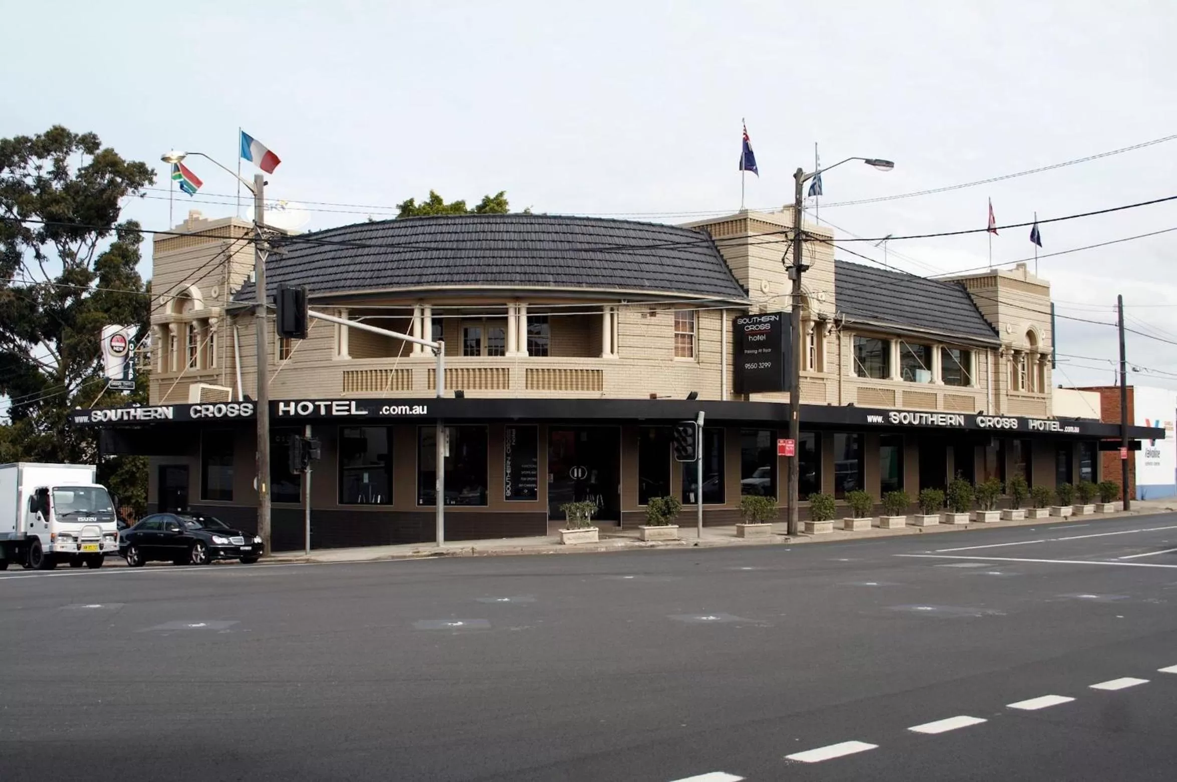 Facade/entrance in Southern Cross Hotel