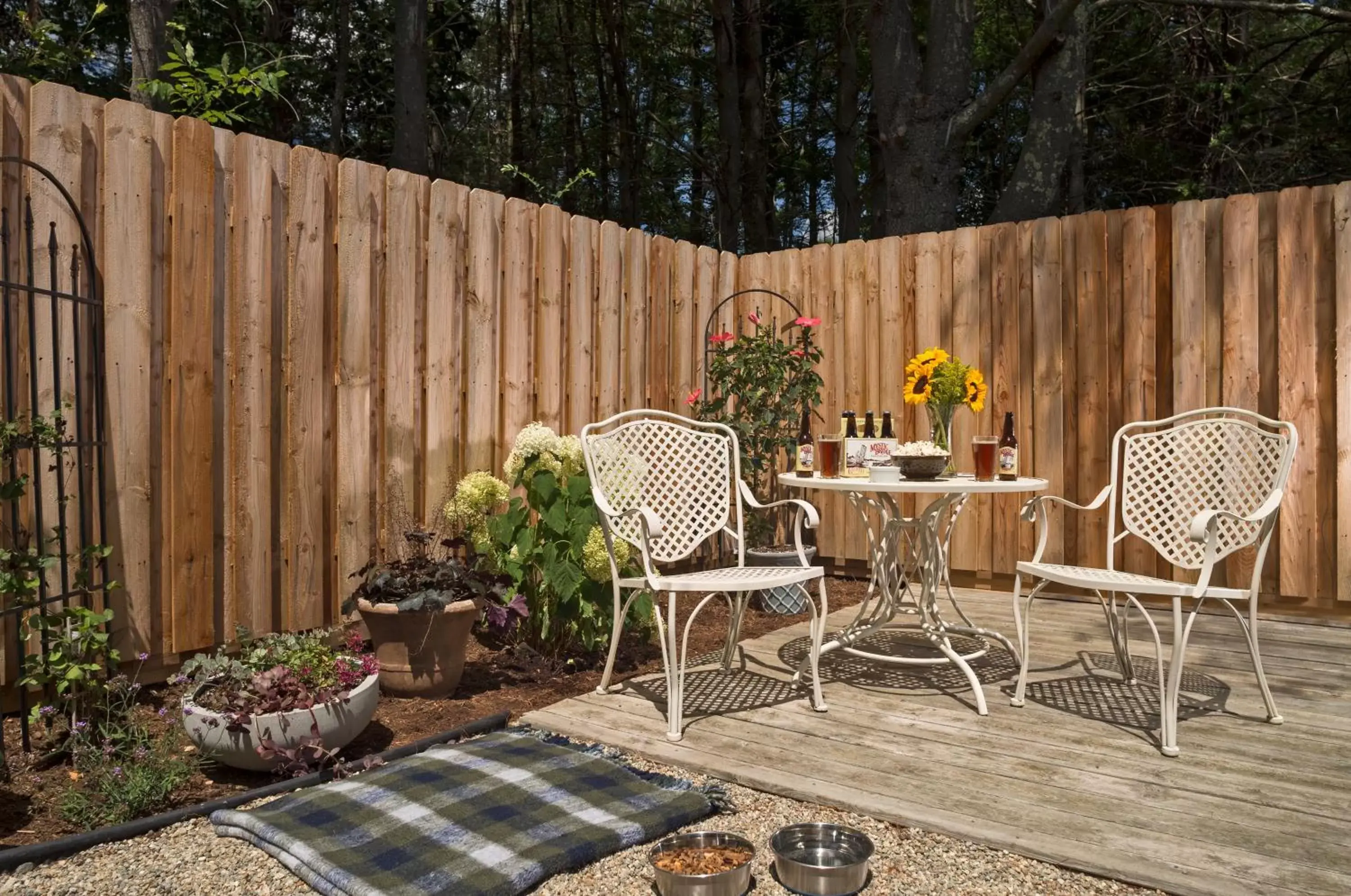 Patio in Abbey's Lantern Hill Inn