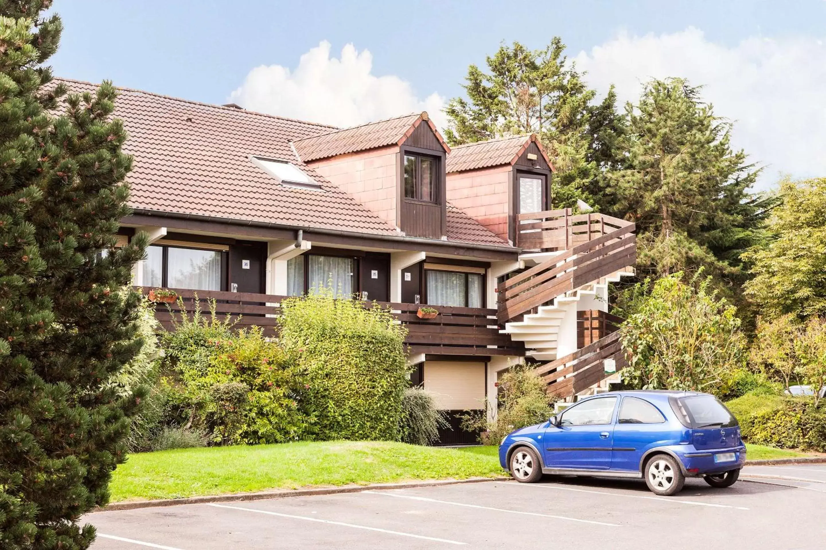 Property building in Comfort Hotel Lens - Noyelles Godault Property building in Comfort Hotel Lens - Noyelles Godault