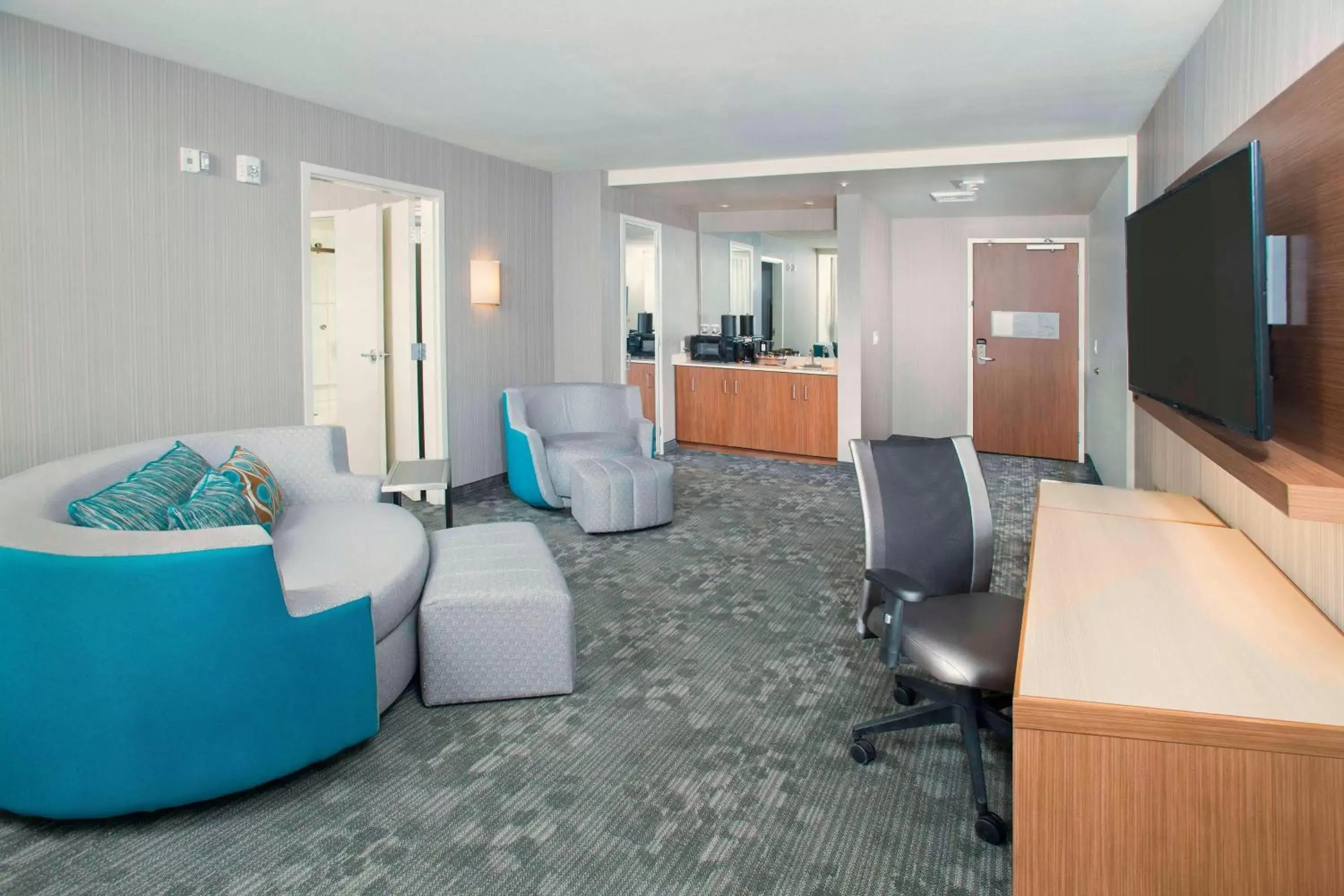 Living room, Seating Area in Courtyard by Marriott Redwood City