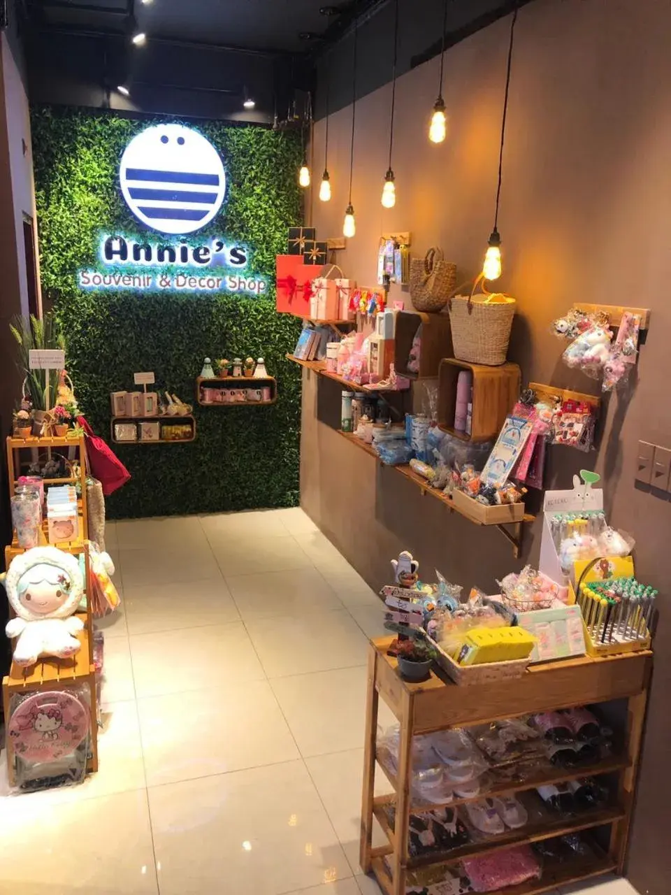 On-site shops in Phung Hung Boutique Hotel