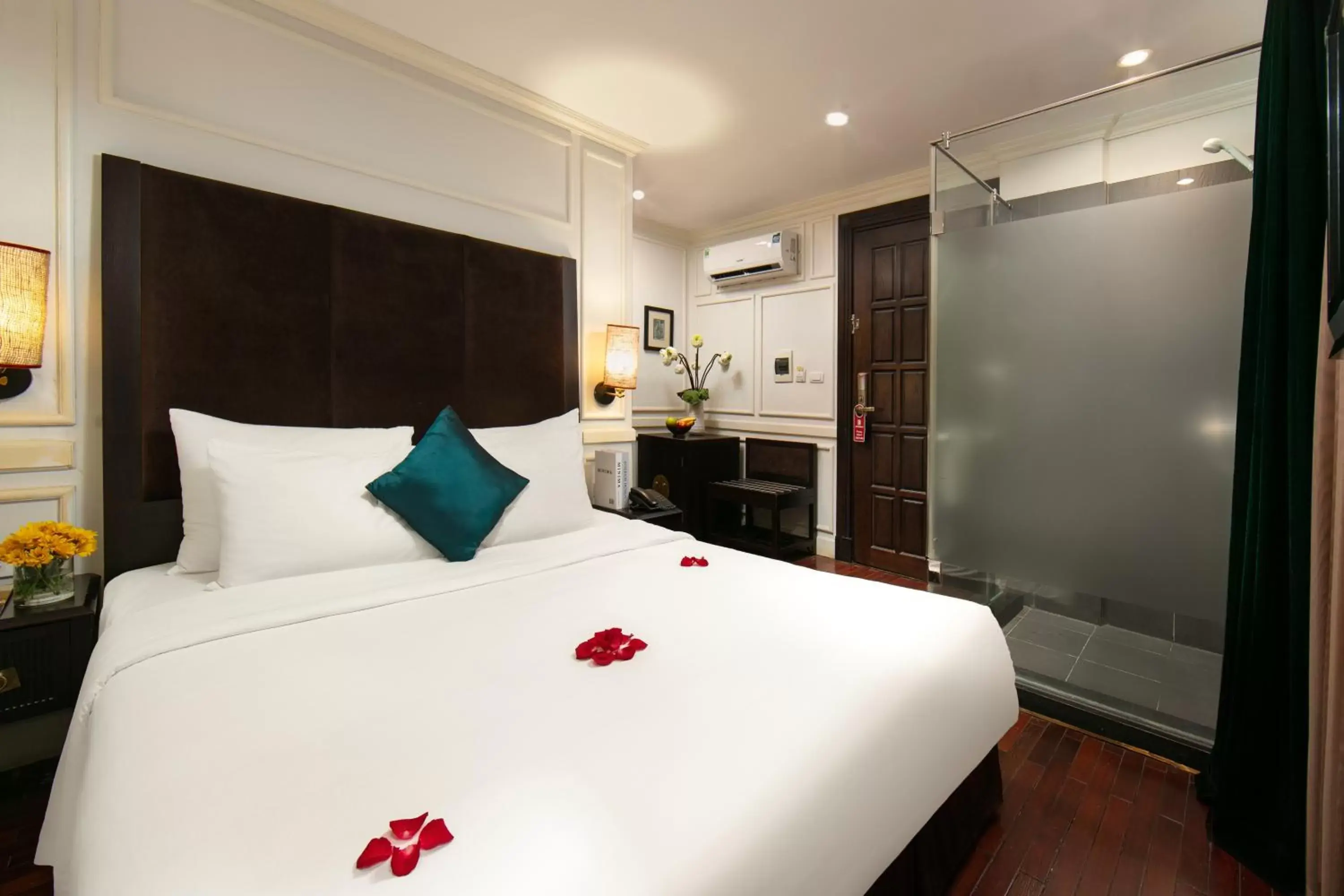 Bed in Hanoi Boutique Hotel & Spa