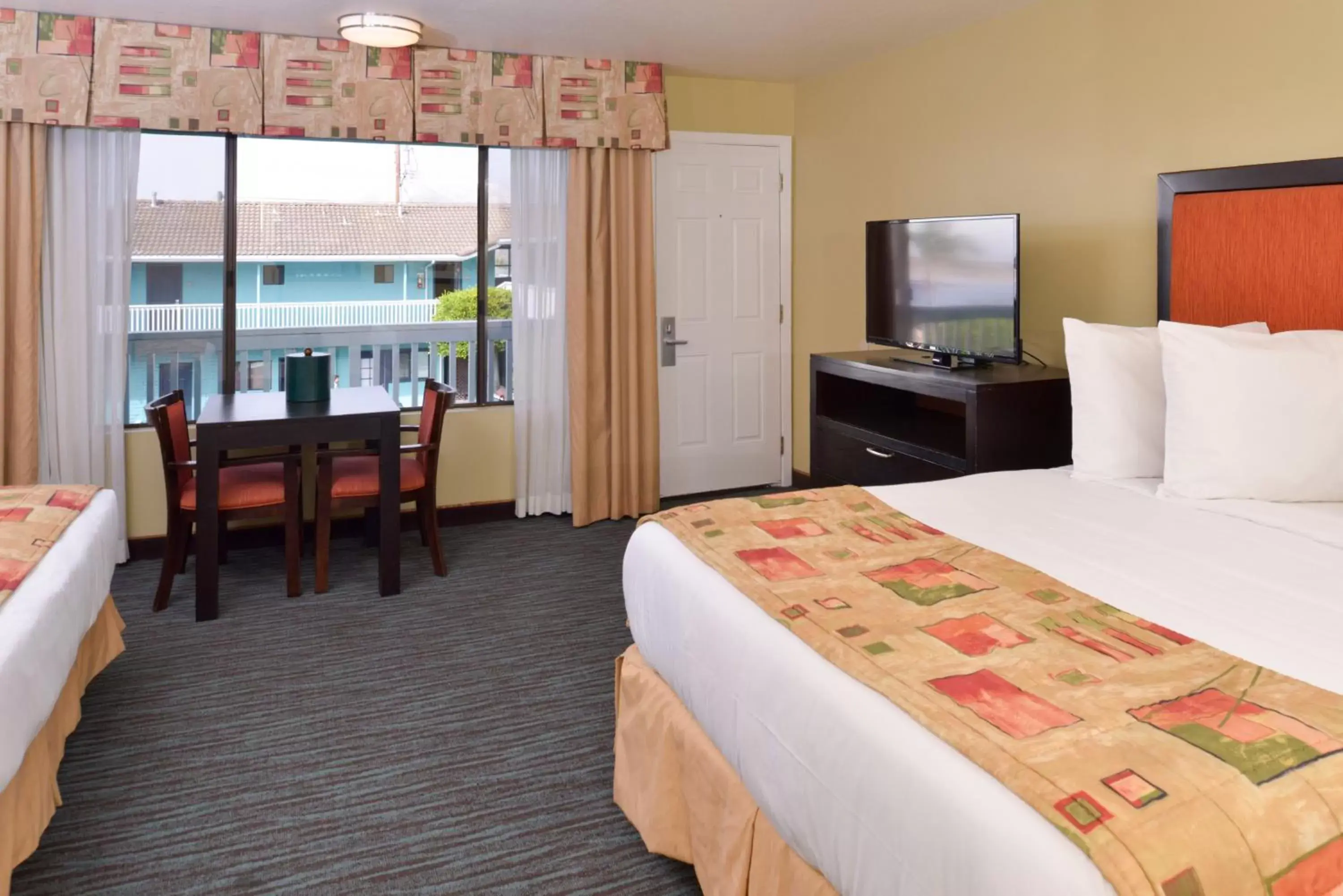 Bed in Bay View Inn - Morro Bay Bed in Bay View Inn - Morro Bay