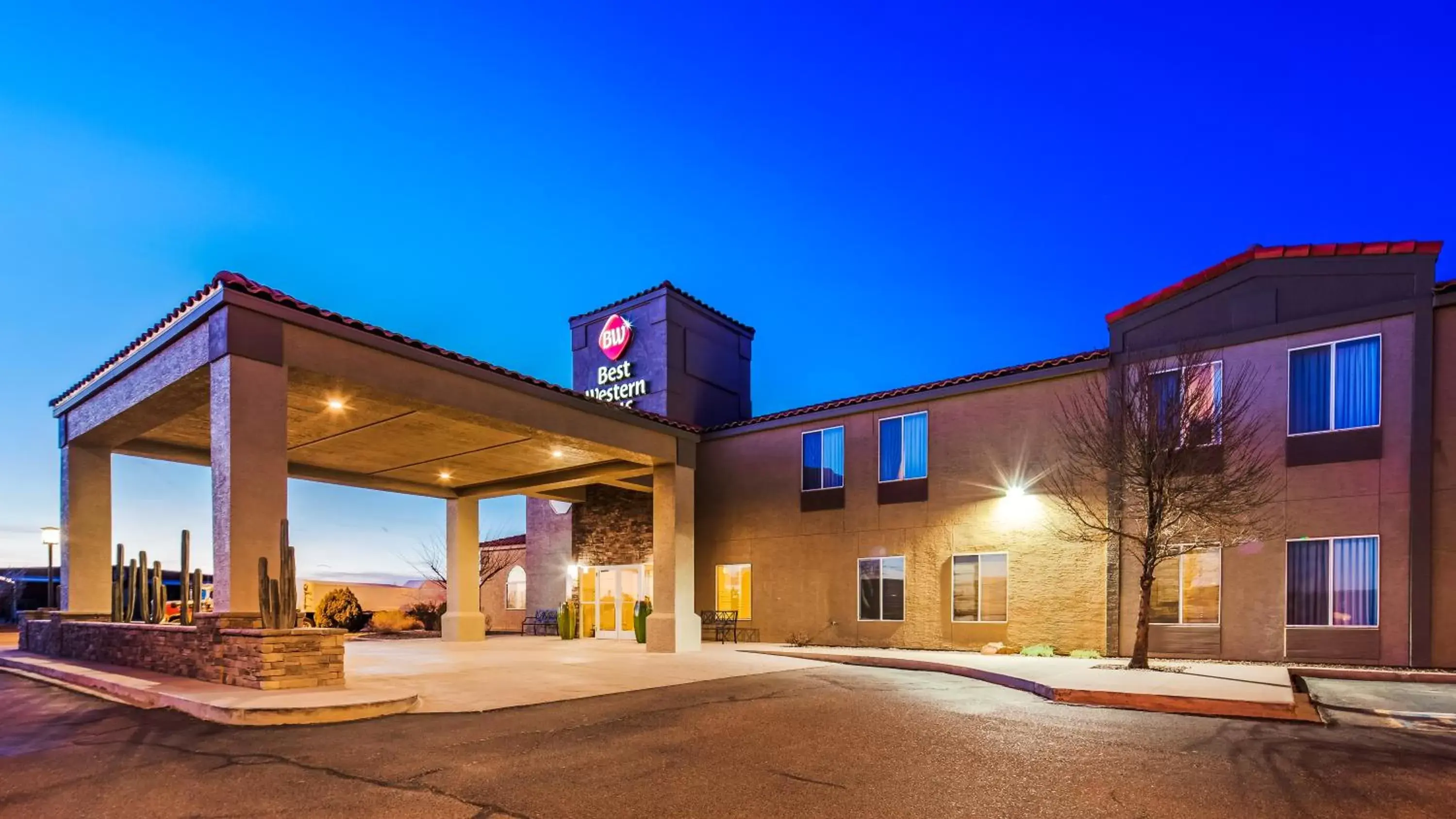 Facade/entrance, Property Building in Best Western Plus Winslow Inn