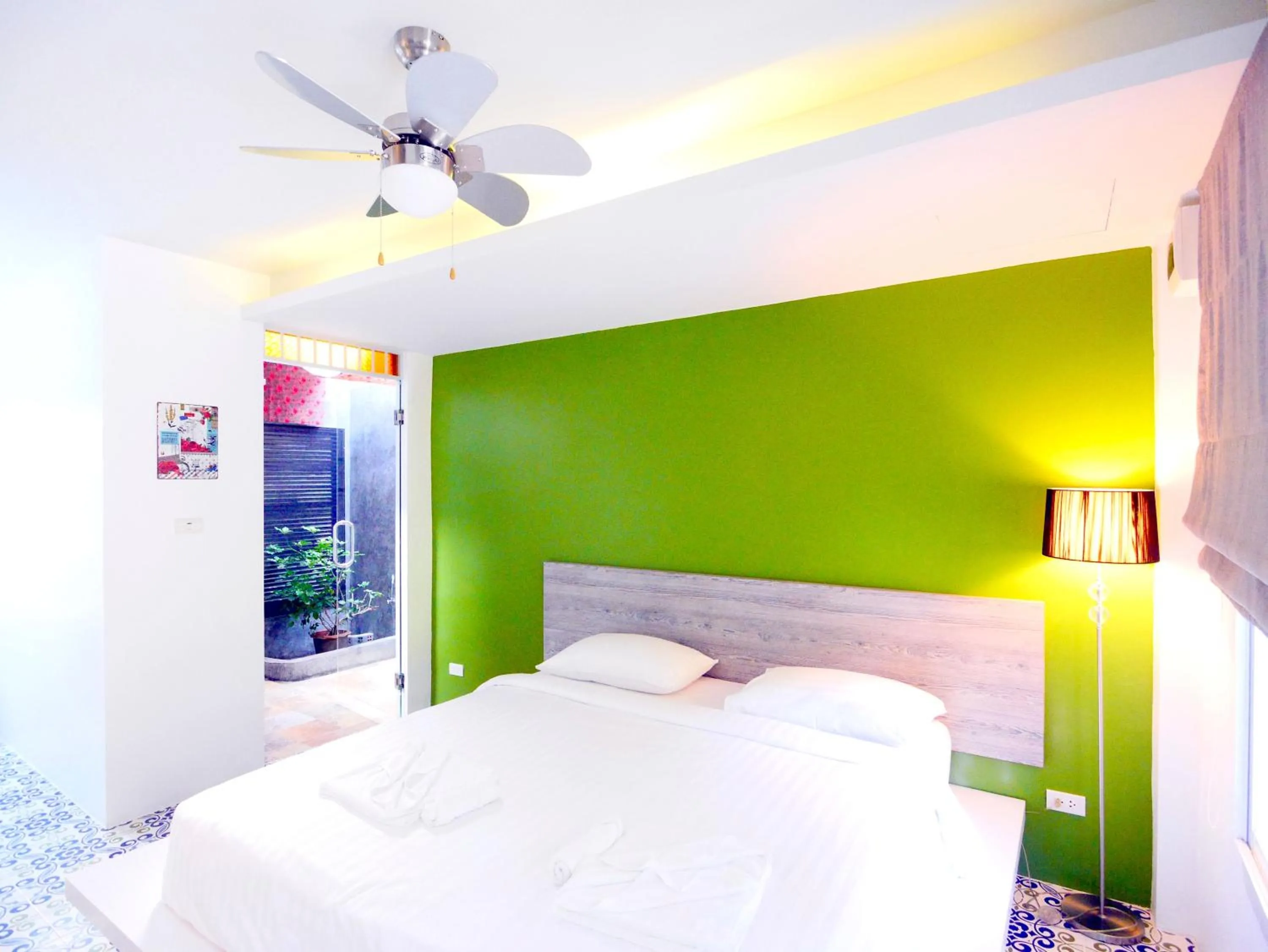 Photo of the whole room, Bed in Forest Bungalows & Mama's Restaurant