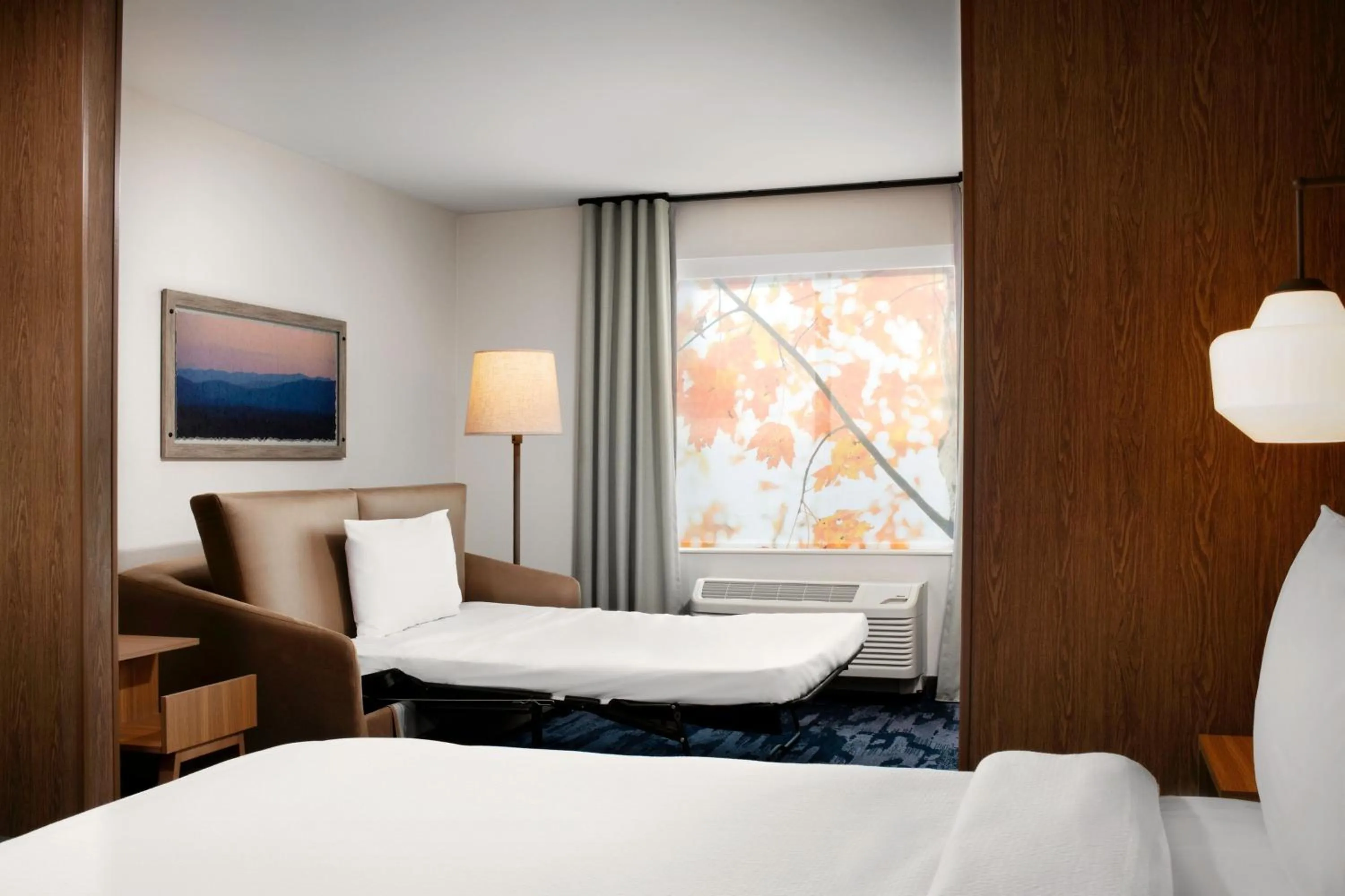 Photo of the whole room, Bed in Fairfield by Marriott Inn & Suites Chino