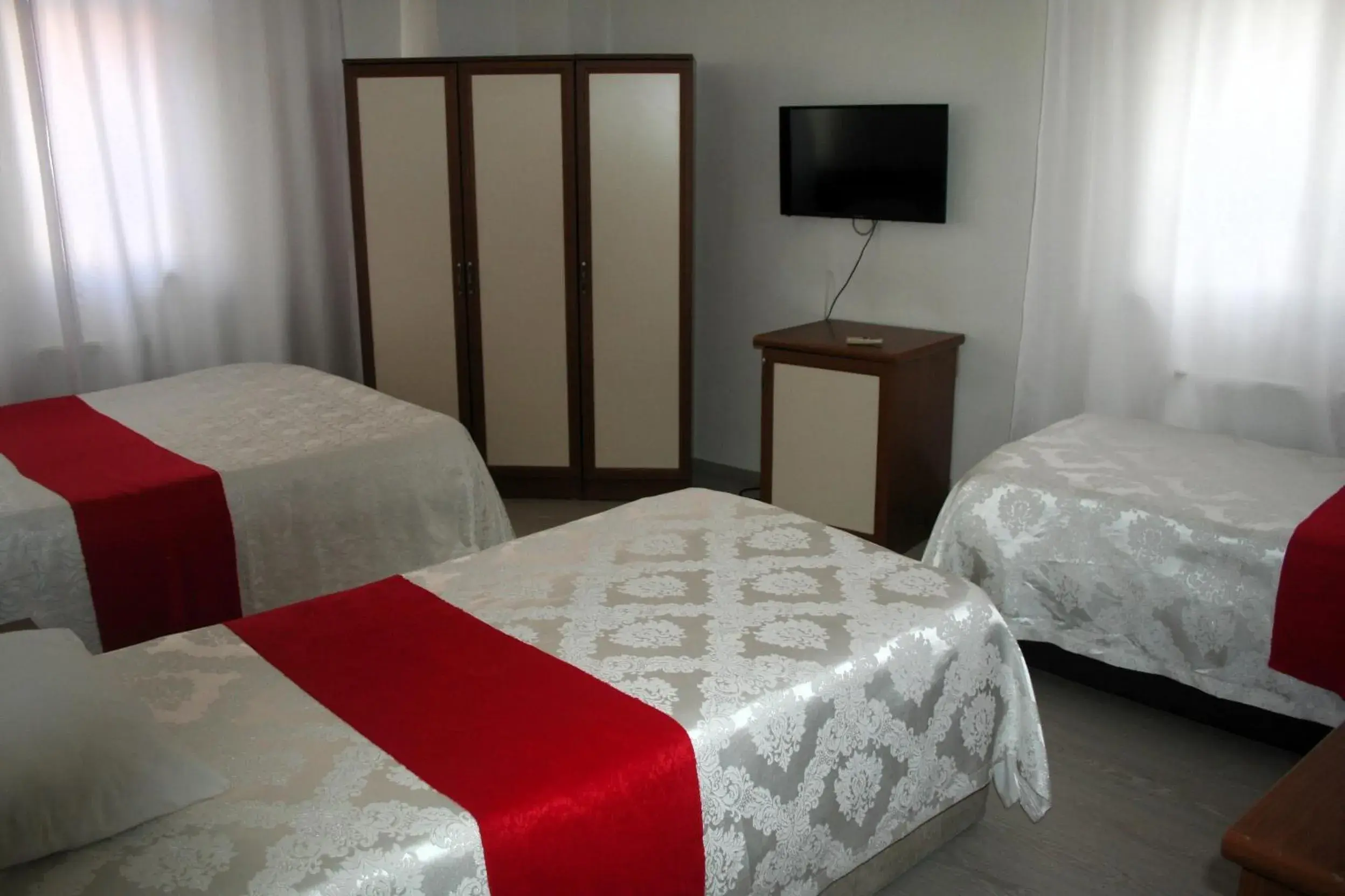 Bed in Yeni Kosk Esra Hotel