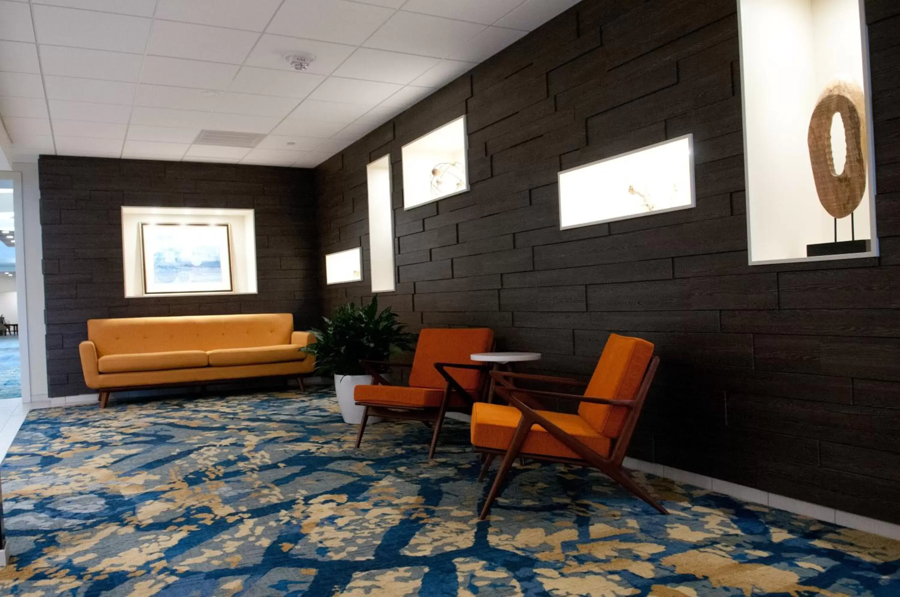 Lobby or reception, Seating Area in Crowne Plaza Hotel and Suites Pittsburgh South, an IHG Hotel